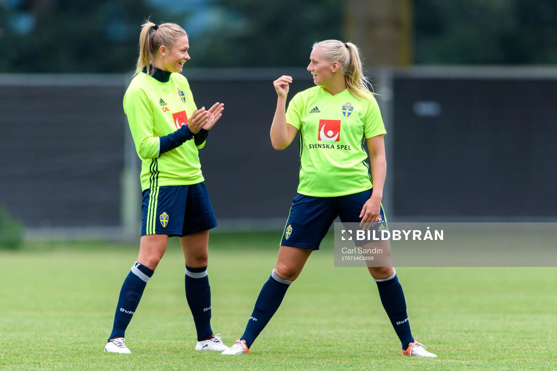 Fridolina Rolfö och Stina Blackstenius