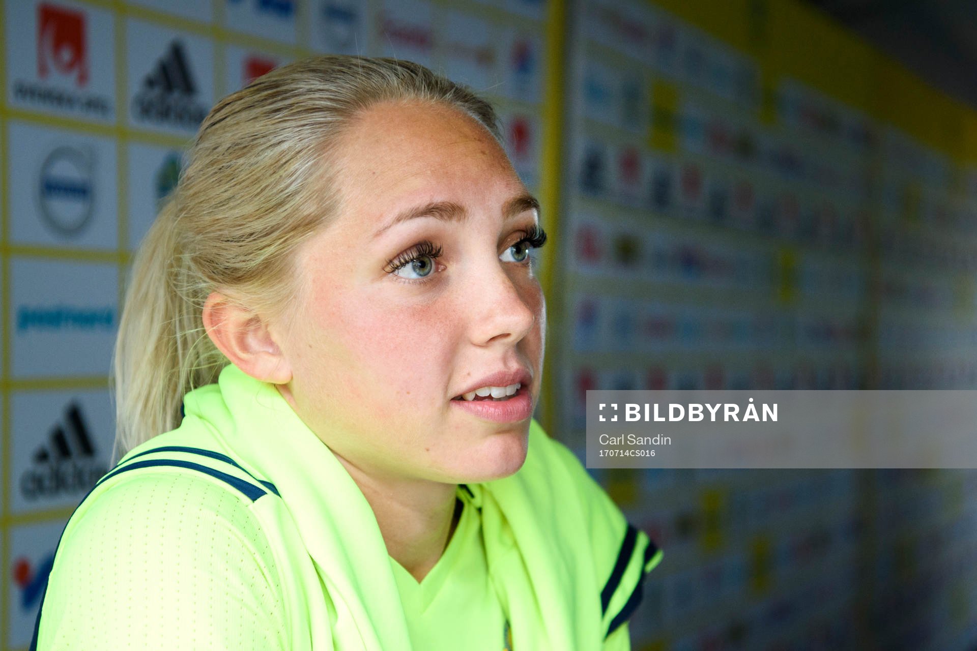 Elin Rubensson blir intervjuad
