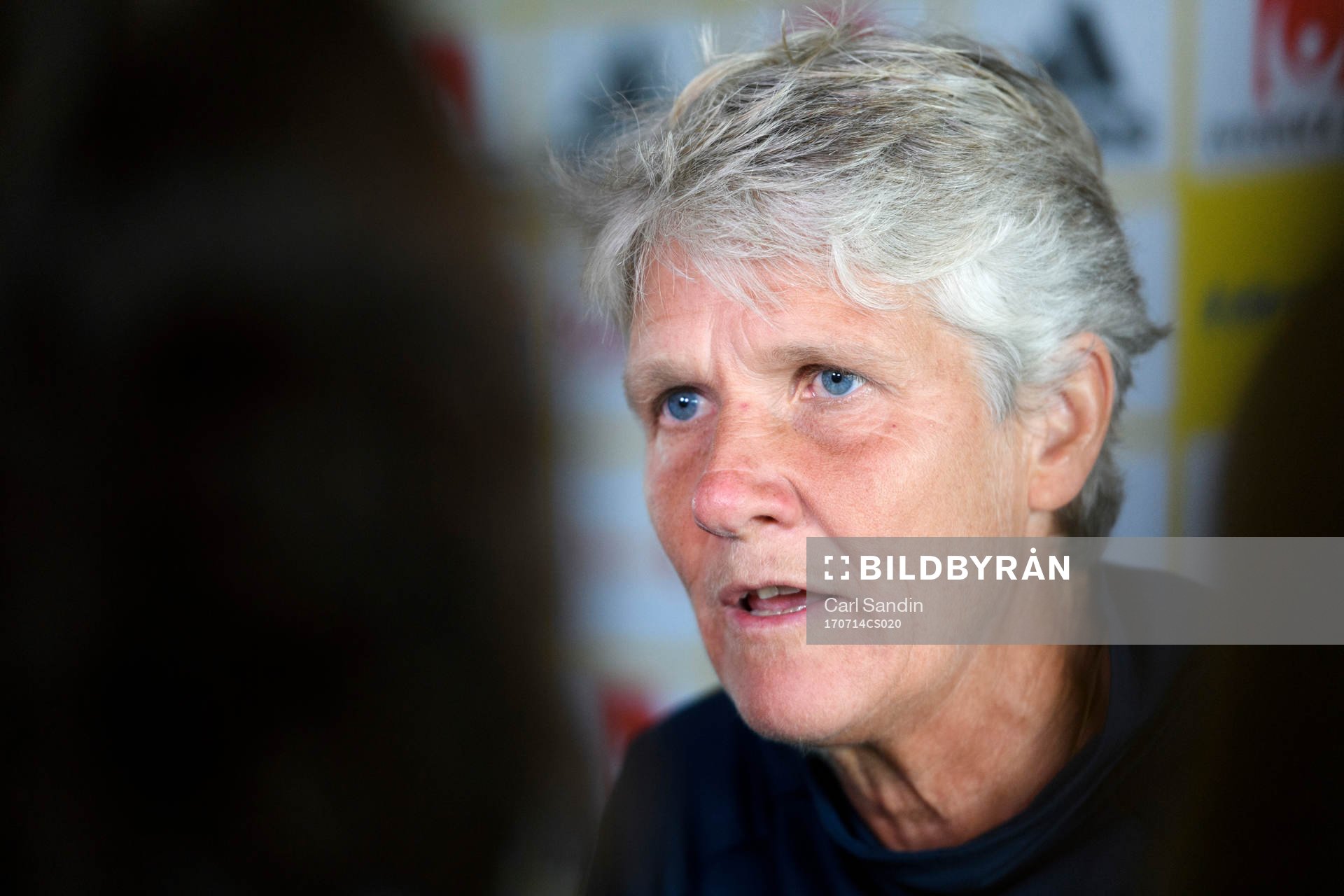 Förbundskapten Pia Sundhage blir intervjuad