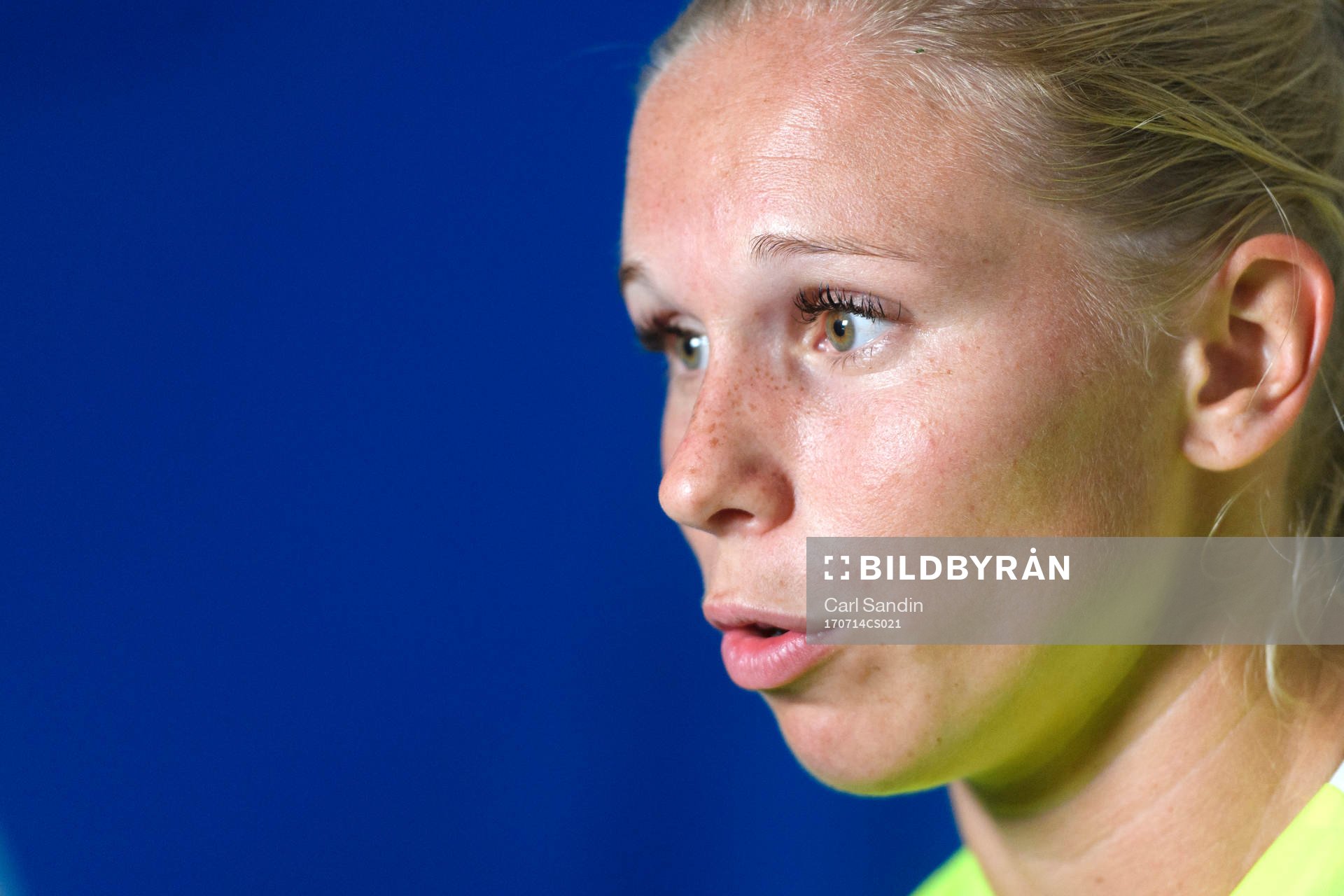 Jonna Andersson blir intervjuad