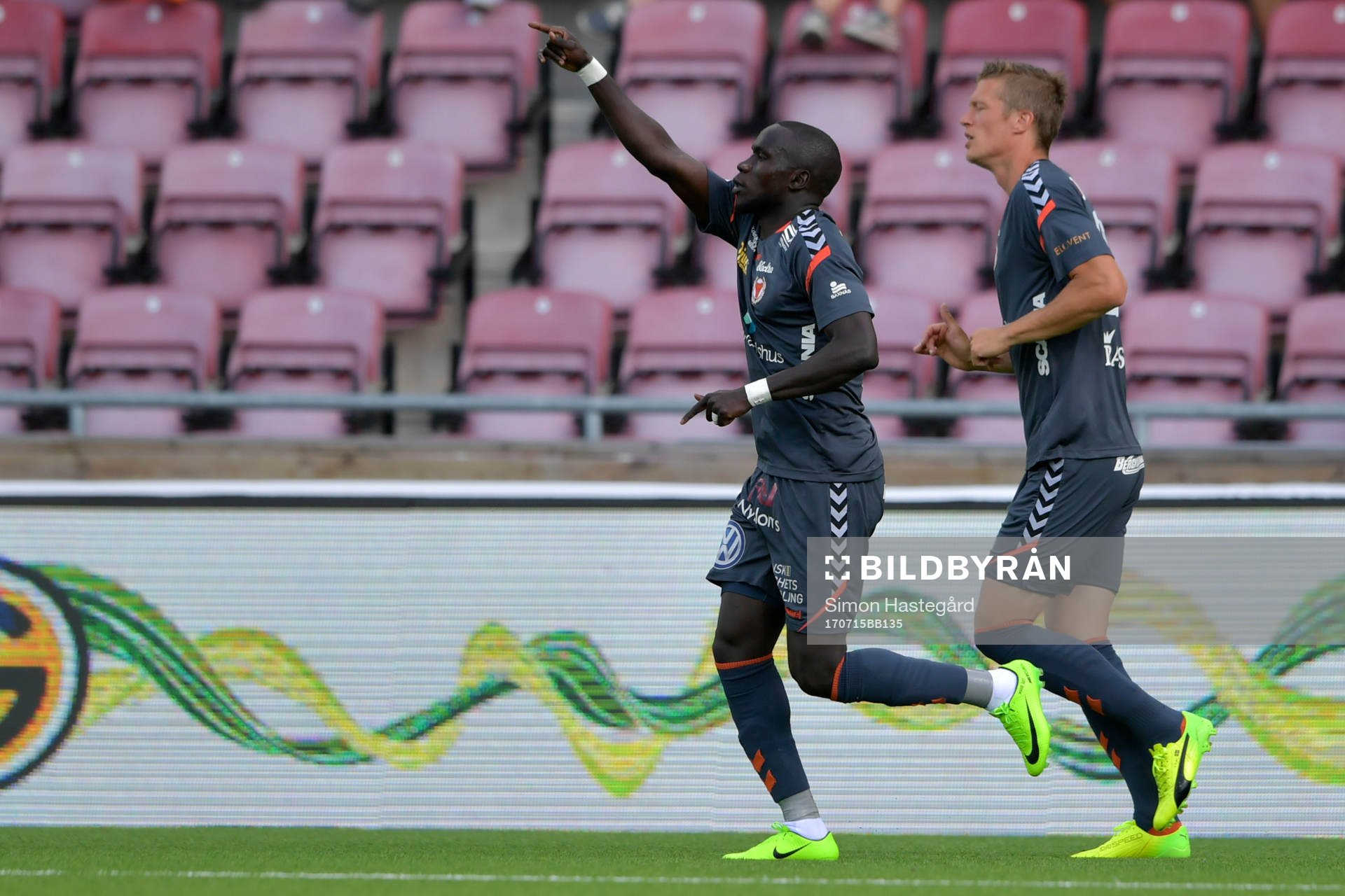 Kalmars Papa Alioune Diouf jublar