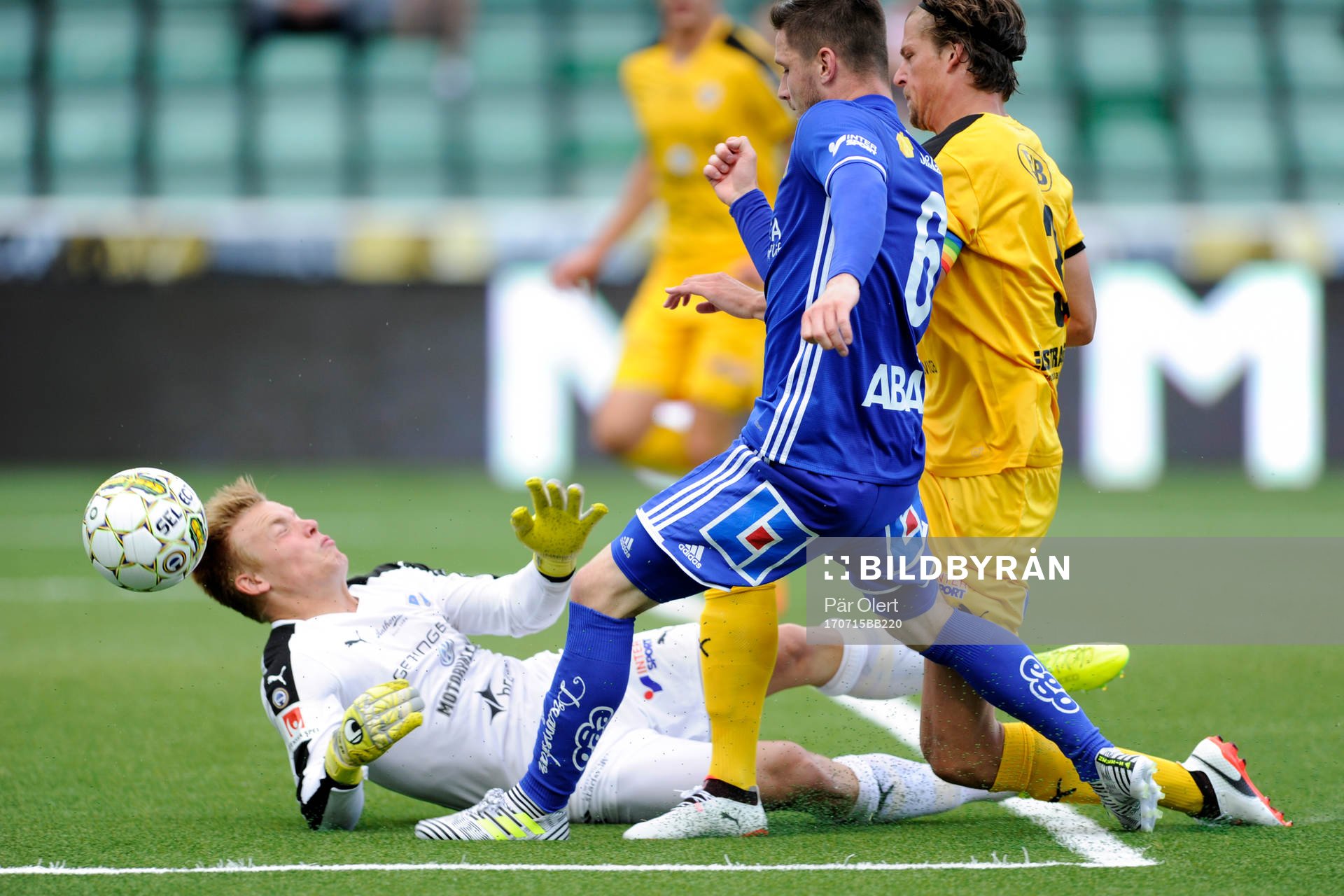 Sundsvalls Kristinn Freyr Sigurdsson med målchans mot