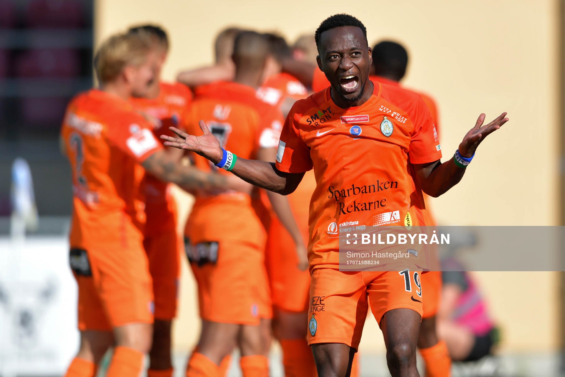 AFC Eskilstunas Buya Turay jublar efter att Ludvig Öhman gjort 2-1-målet under fotbollmatchen i Allsvenskan mellan AFC Eskilstuna och Kalmar den 15 juli 2017 i Eskilstuna.