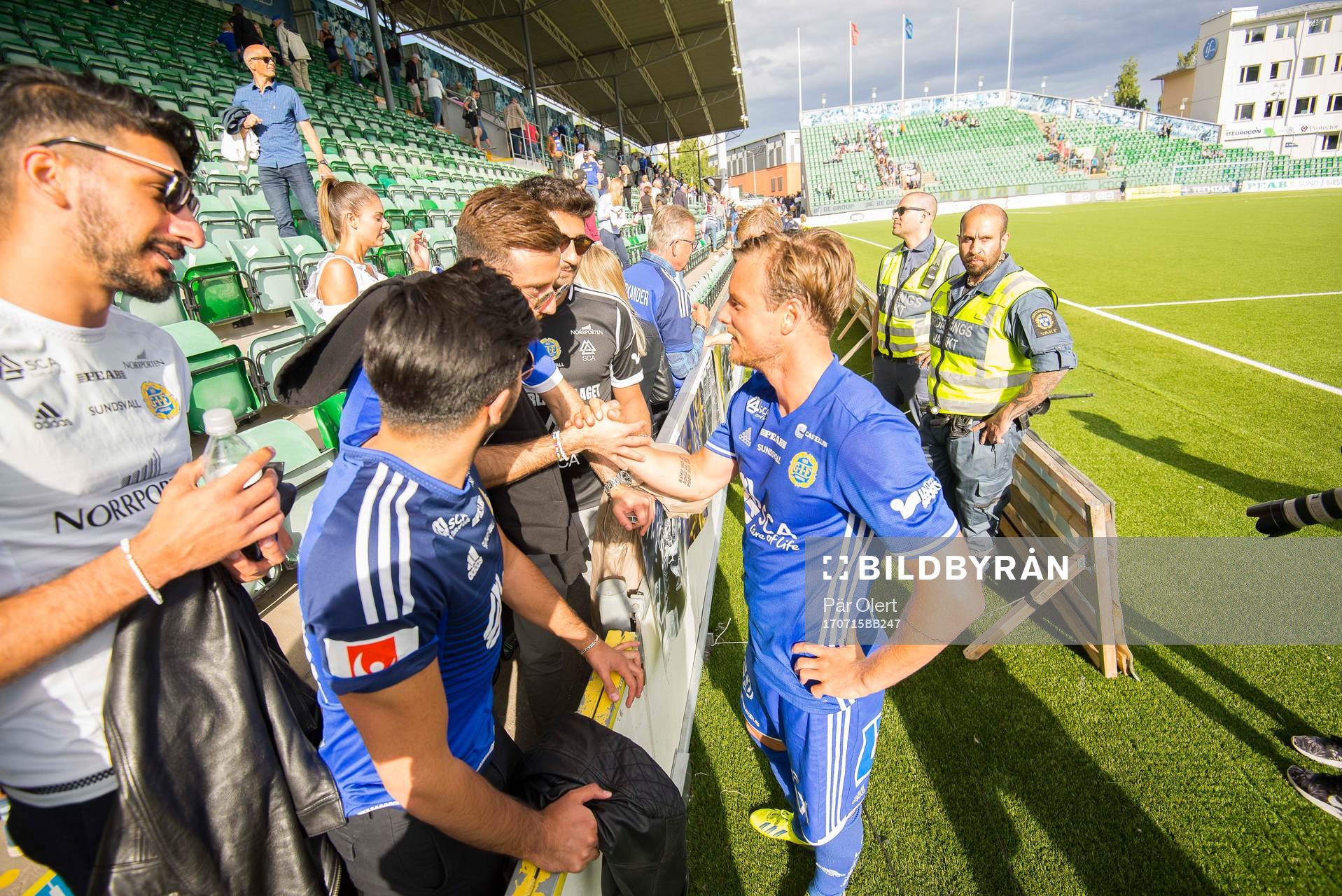 Sundsvalls Eric Larsson jublar med publiken