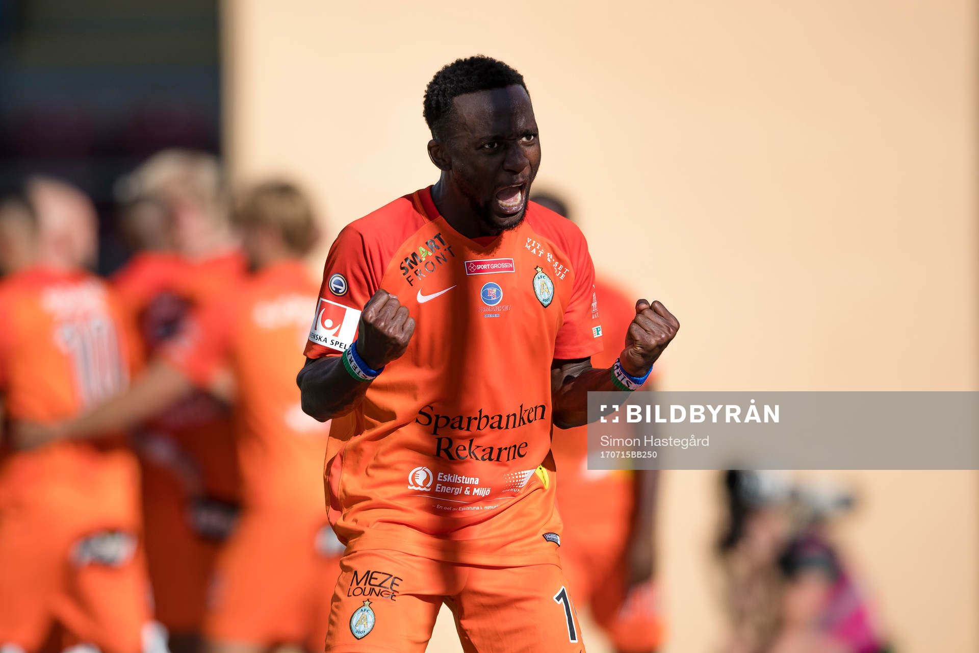 AFC Eskilstunas Buya Turay jublar