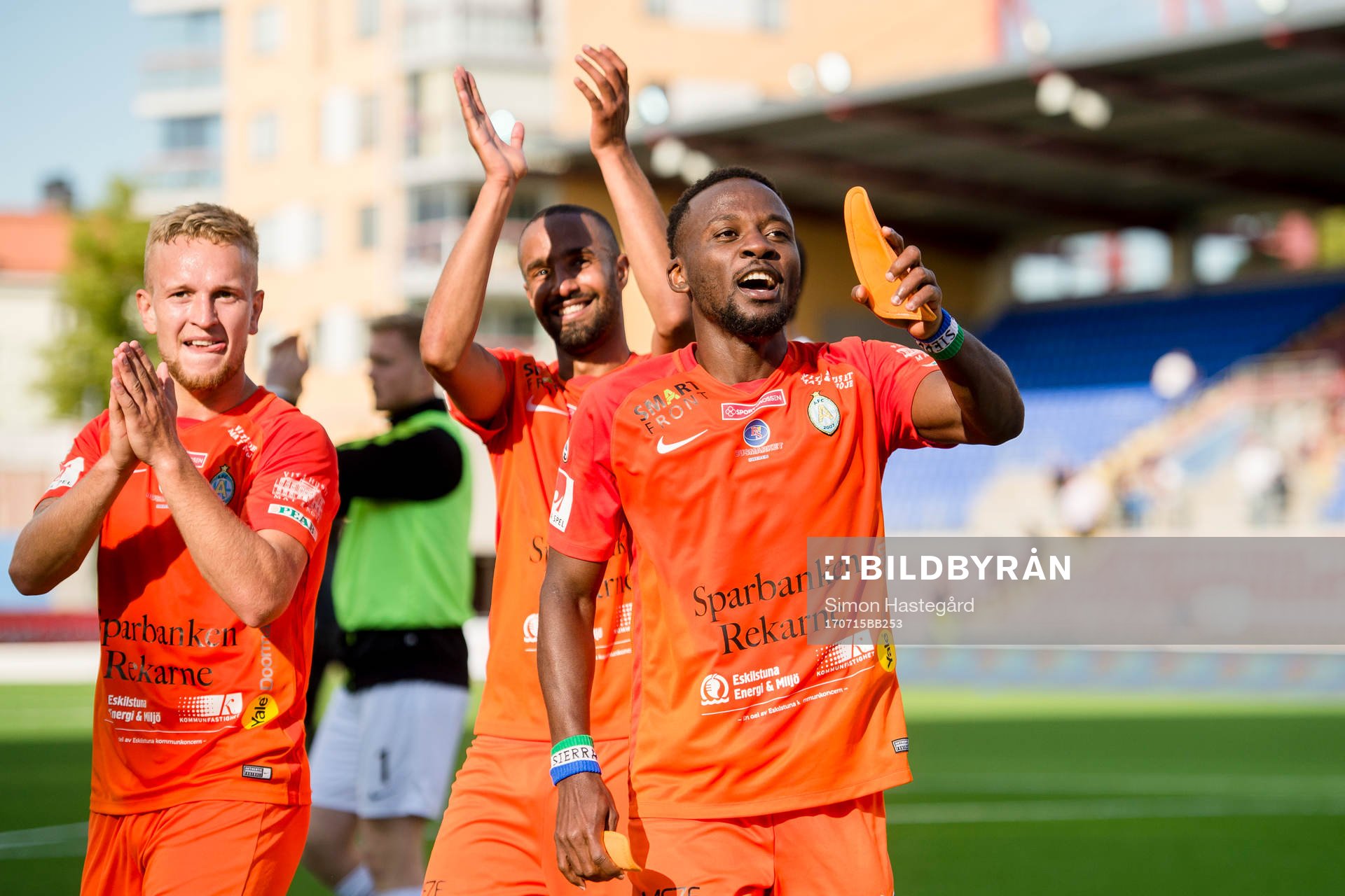AFC Eskilstunas spelare jublar
