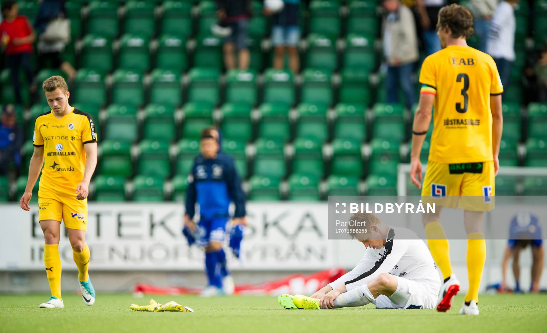 Halmstads målvakt Isak Pettersson deppar
