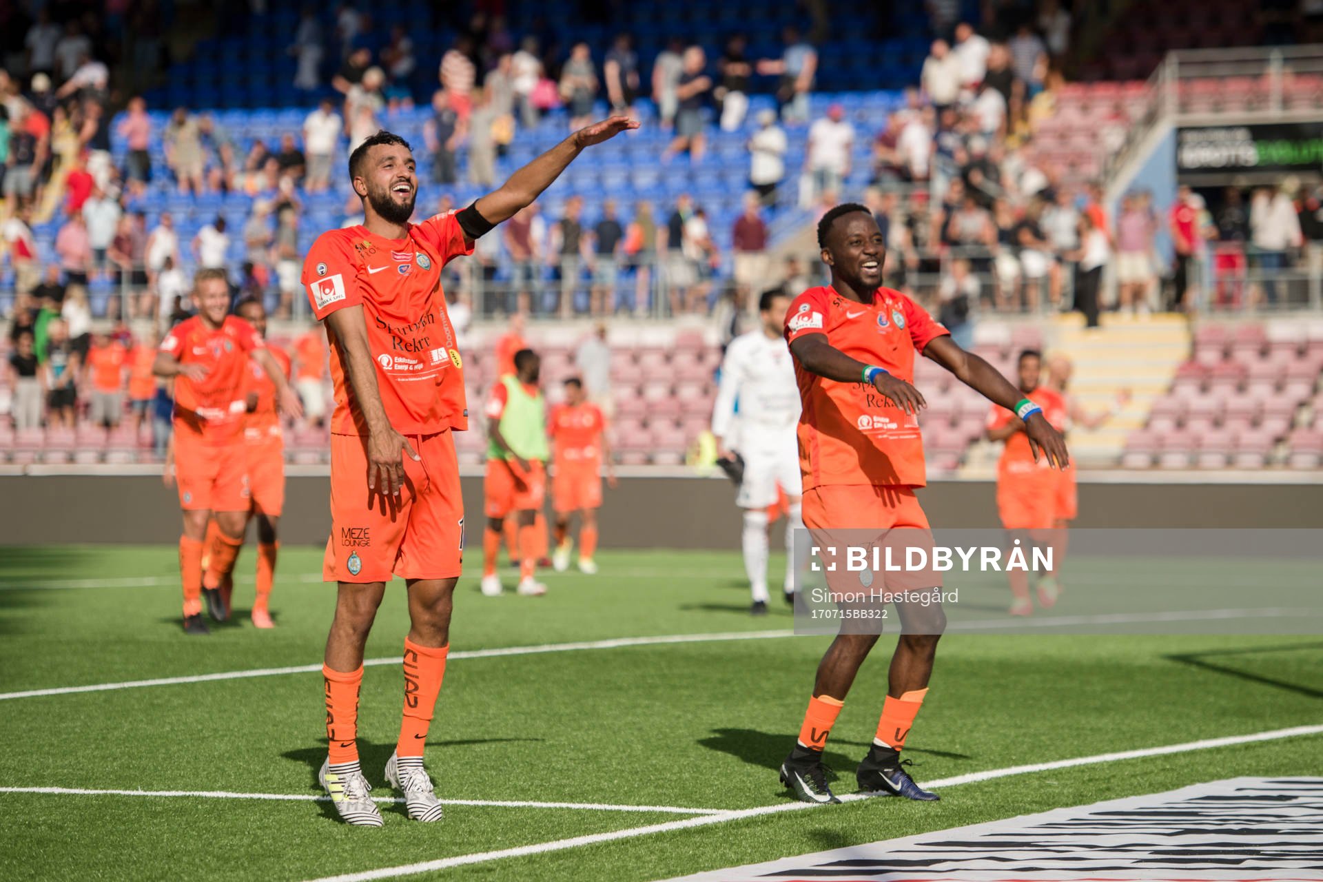 AFC Eskilstunas Omar Eddahri och Buya Turay jublar