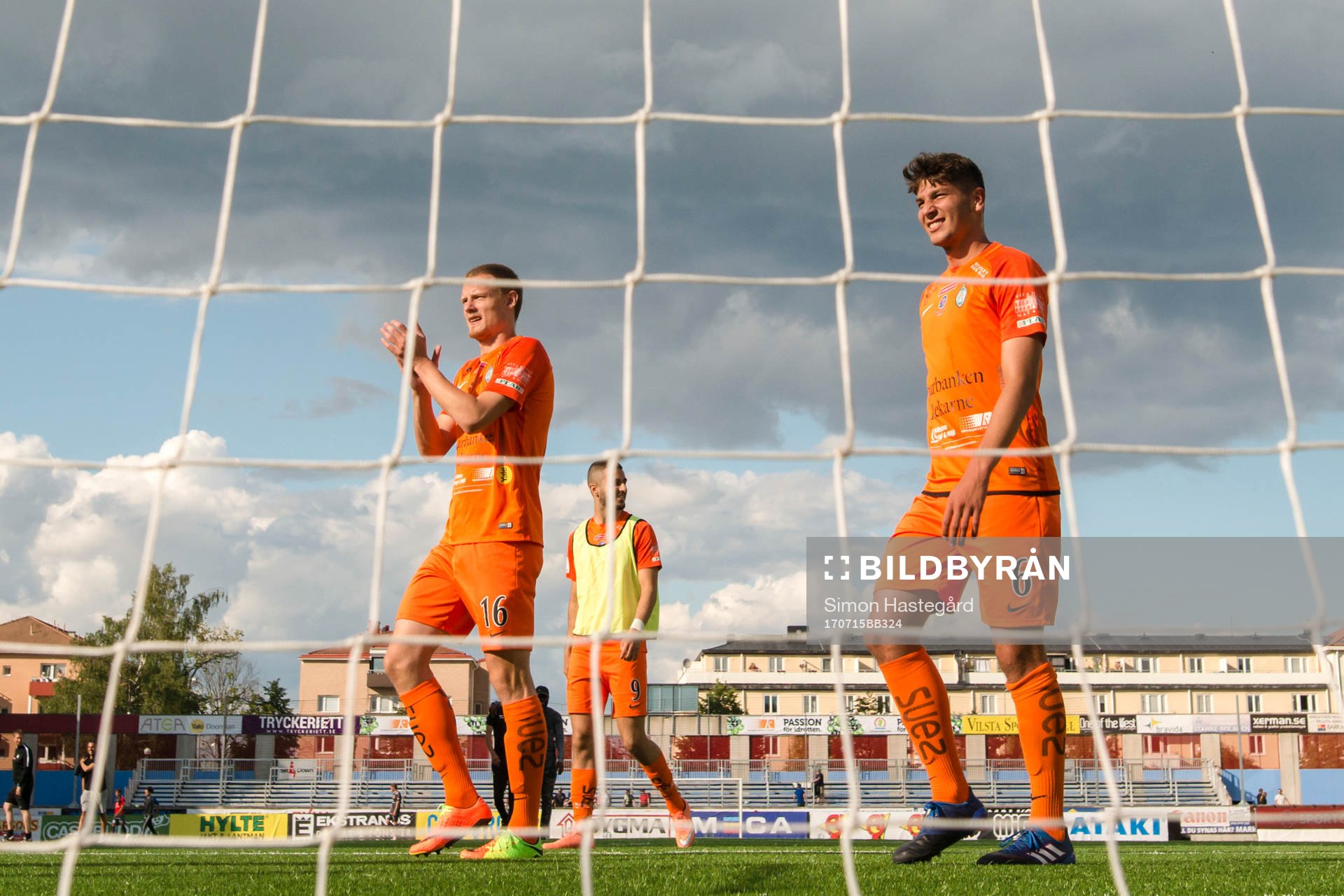 AFC Eskilstunas Simon Alexandersson och Michel Termanini jublar efter fotbollmatchen i Allsvenskan mellan AFC Eskilstuna och Kalmar den 15 juli 2017 i Eskilstuna.