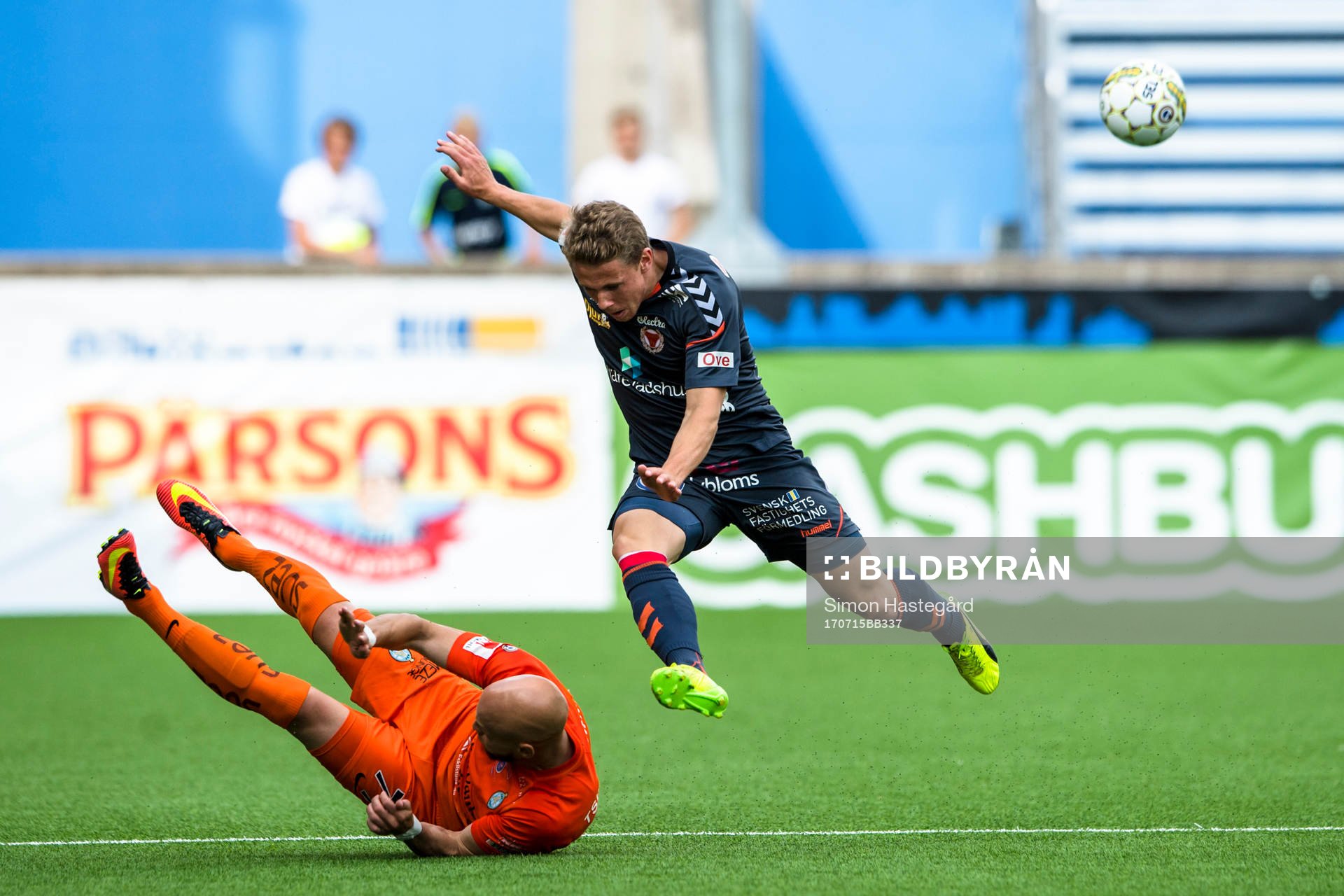 AFC Eskilstunas Zourab Tsiskaridze och Kalmars Anton