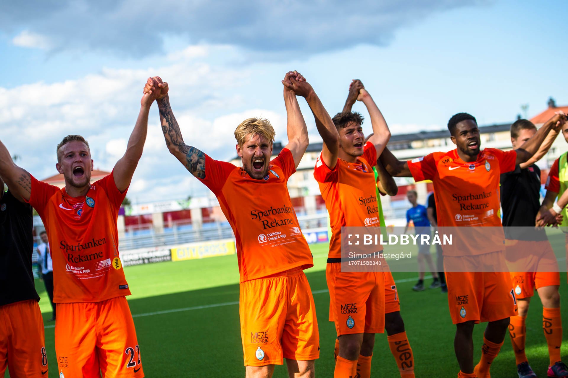 AFC Eskilstunas spelare jublar