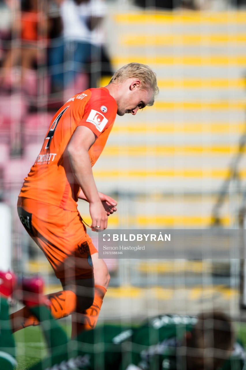 AFC Eskilstunas Ludvig Öhman jublar