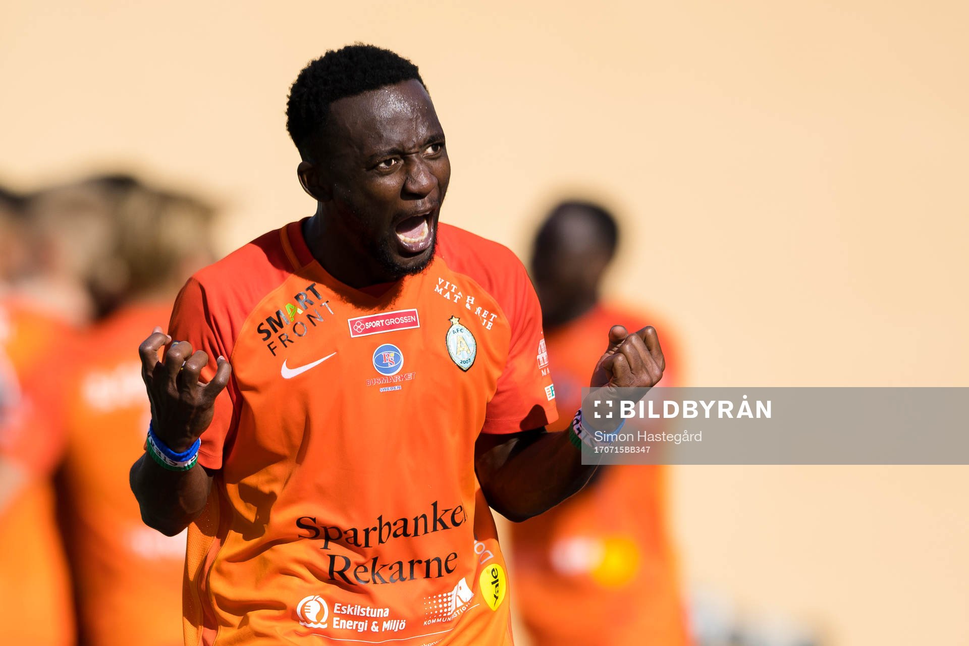 AFC Eskilstunas Buya Turay jublar efter 2-1 under fotbollsmatchen i Allsvenskan mellan AFC Eskilstuna och Kalmar den 15 juli 2017 i Eskilstuna.