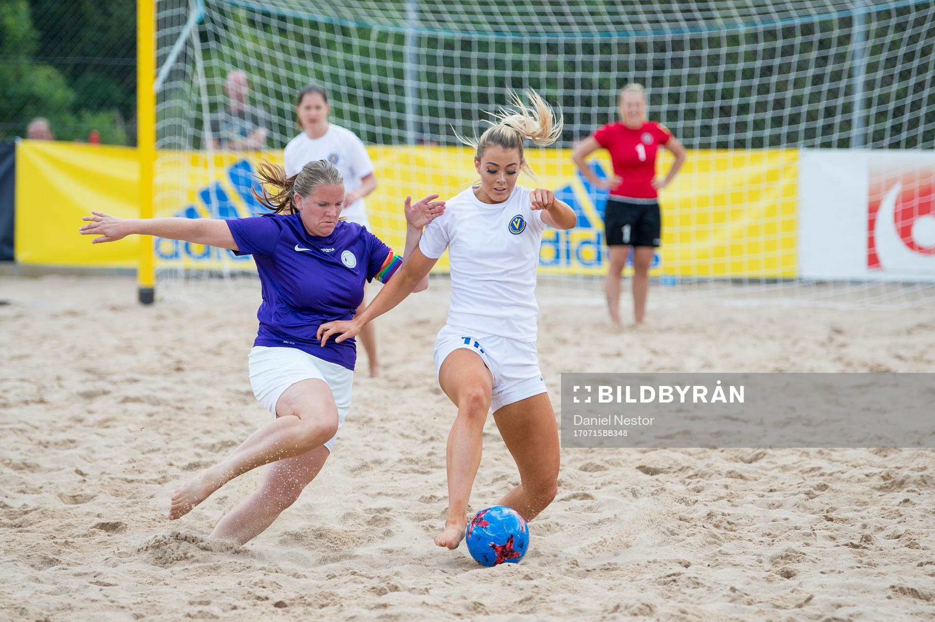 Vetlanda United IFs Emelie Desrochers Karlsson i kamp om
