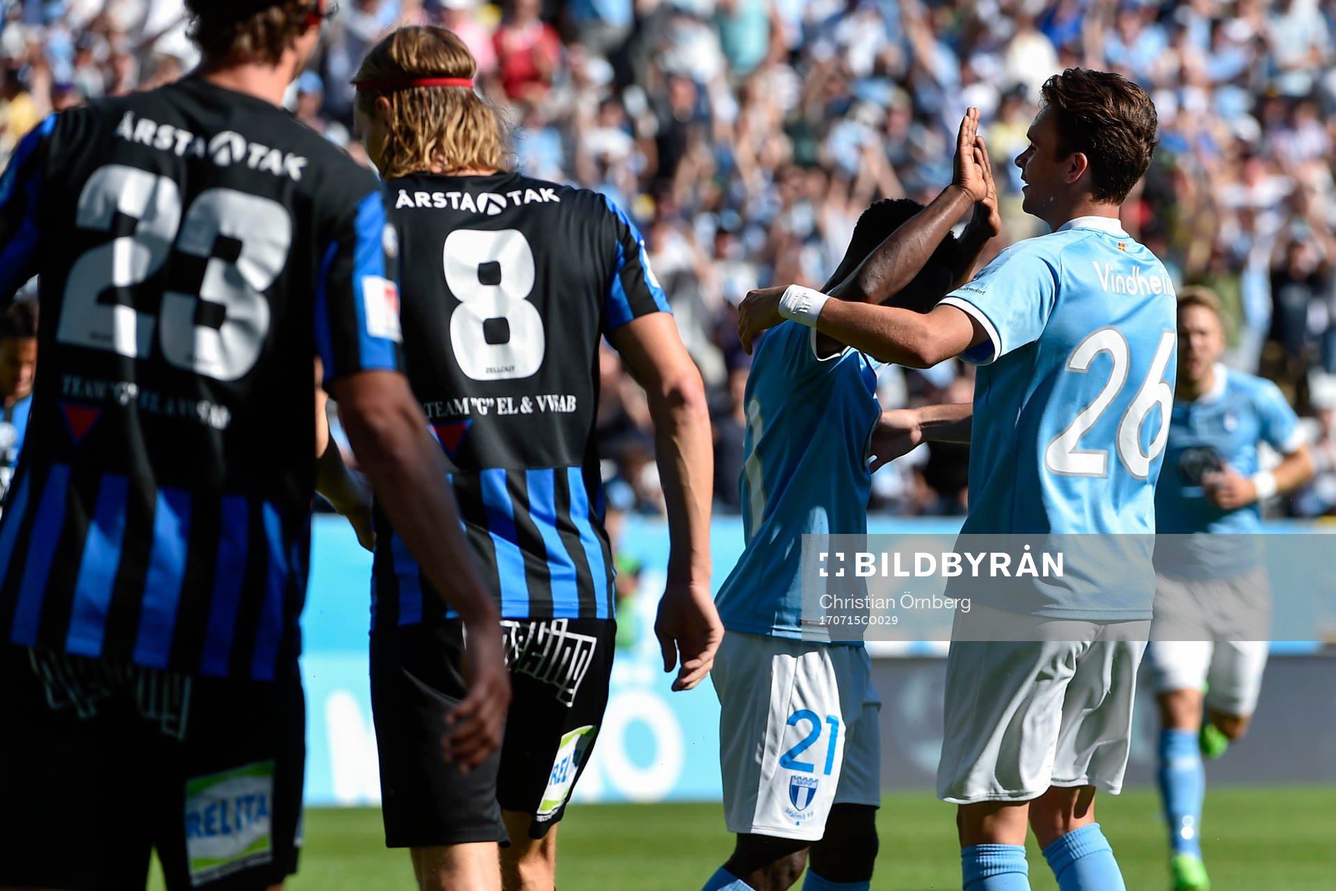 Malmö FFs Andreas Vindheim jublar med målskytten till 3-1