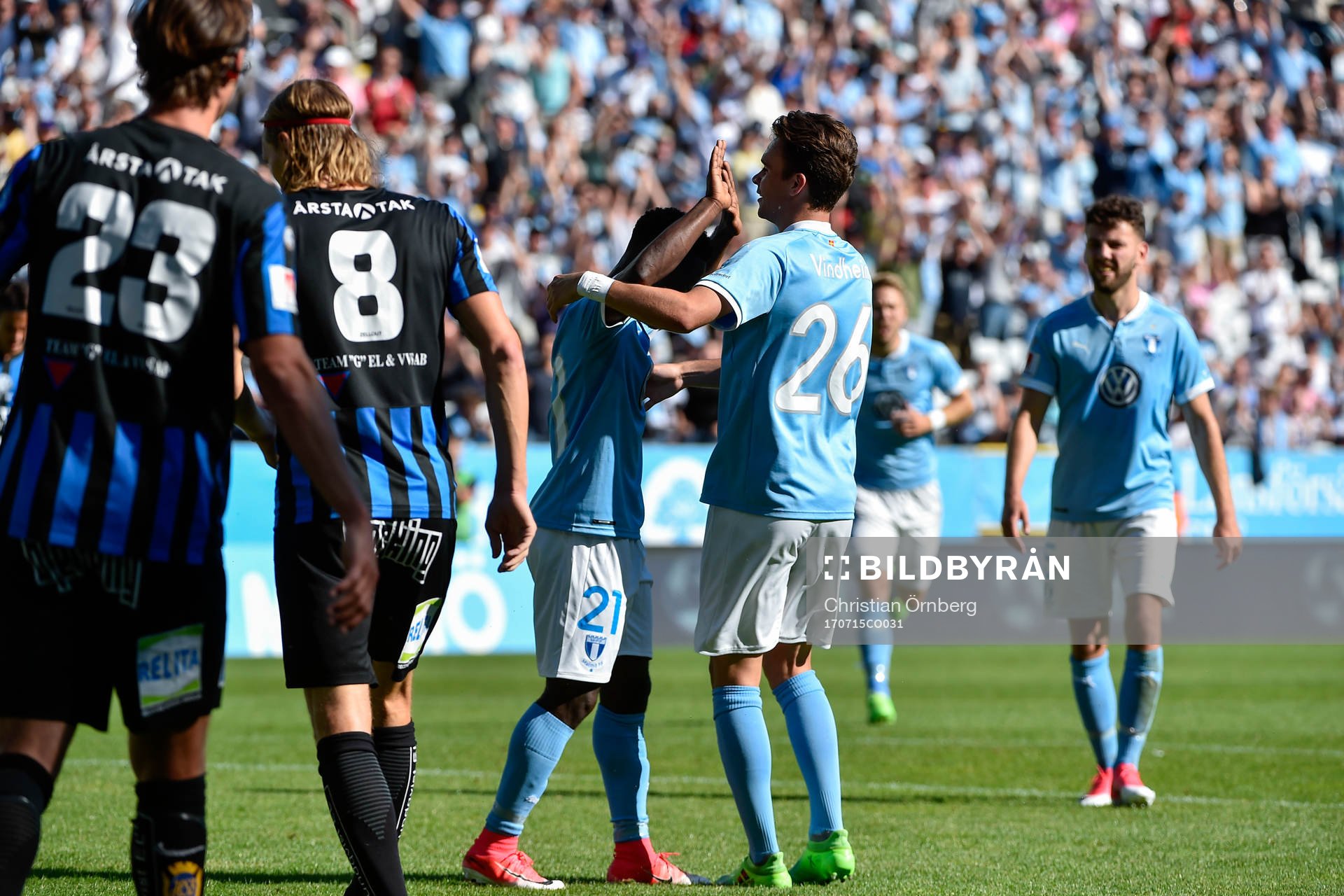 Malmö FFs Andreas Vindheim jublar med målskytten till 3-1