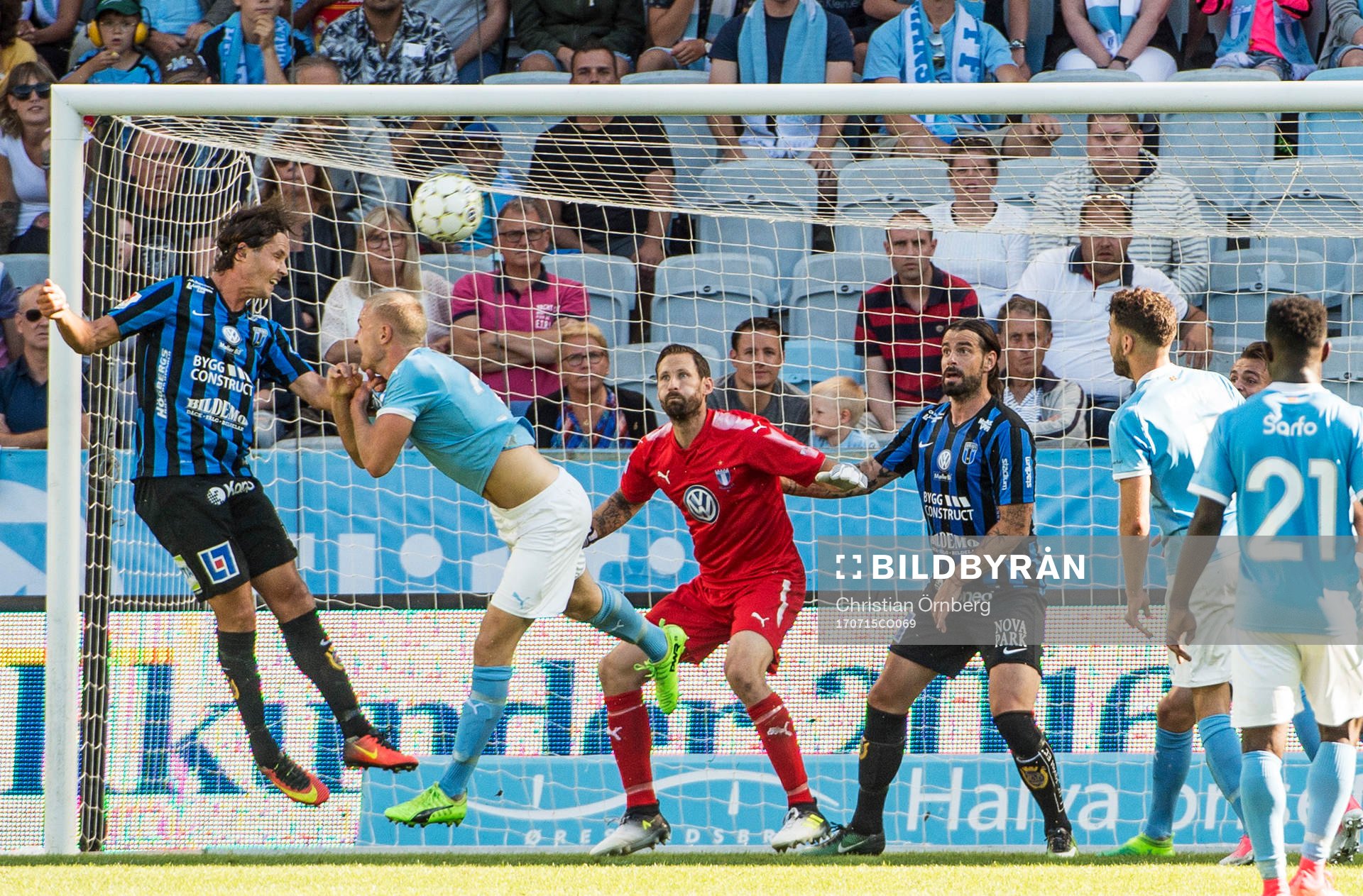 Sirius Philip Haglund gör 3-3 på Malmö FFs målvakt