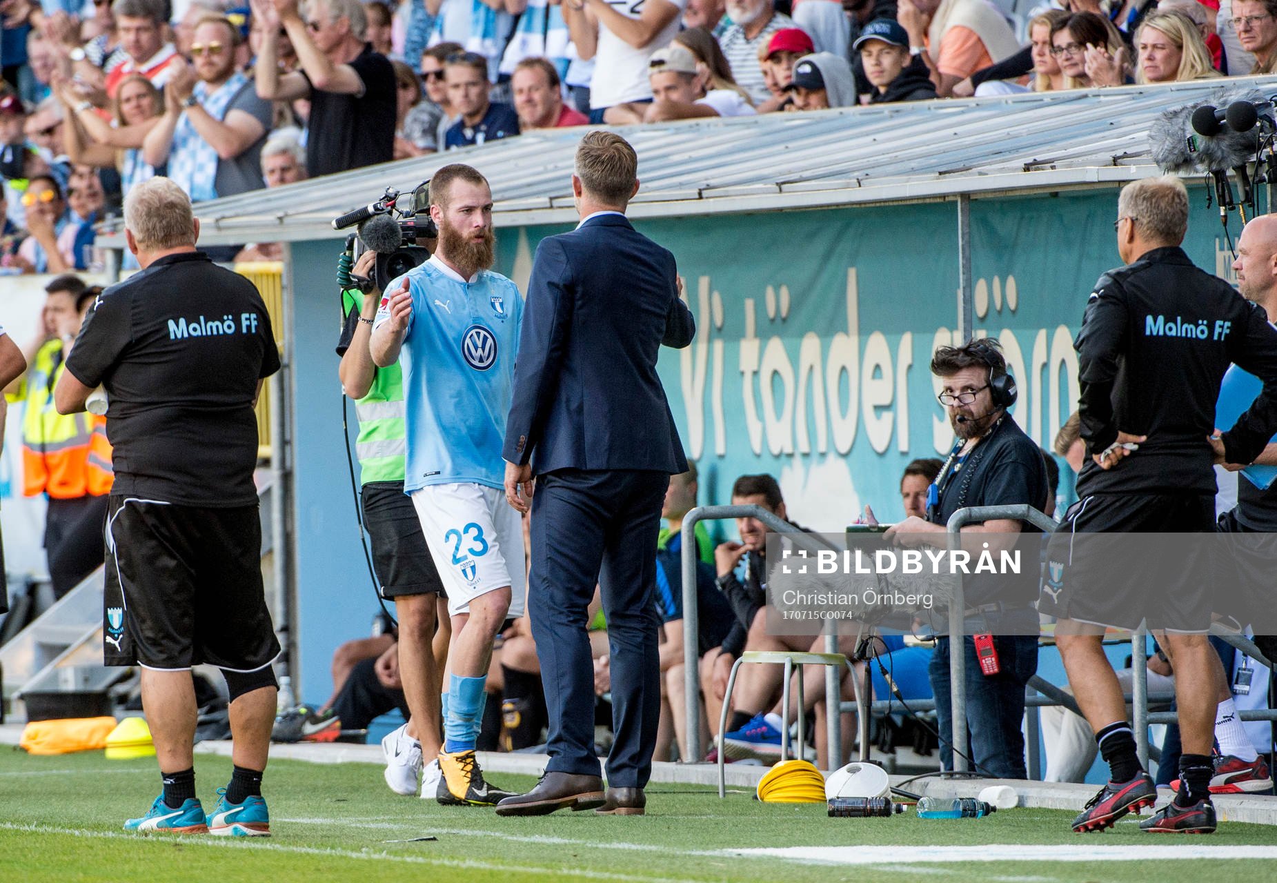 Malmö FFs tränare Magnus Pehrsson tackar Jo Inge Berget