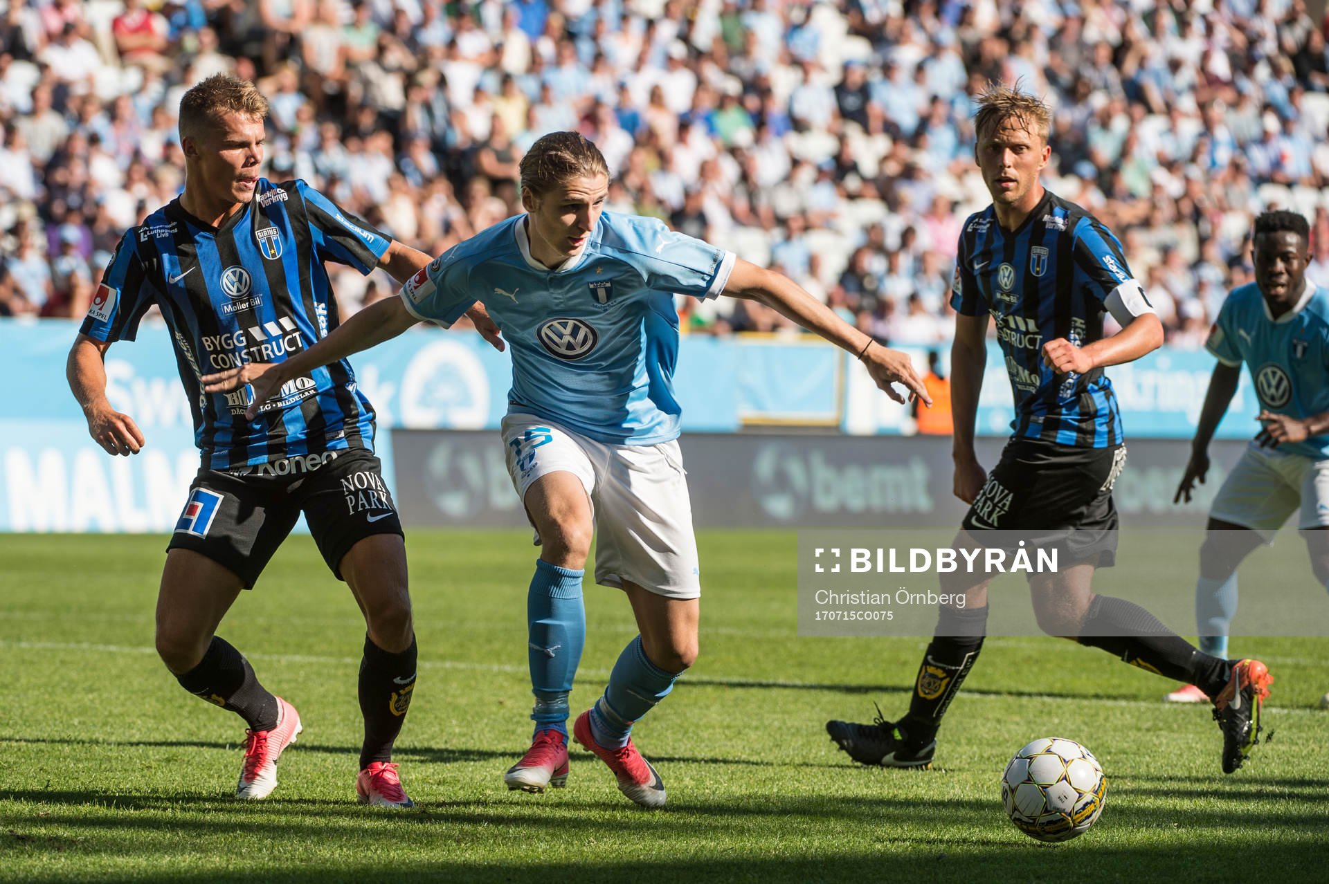 Malmö FFs Pawel Cibicki mot Sirius Elias Andersson och