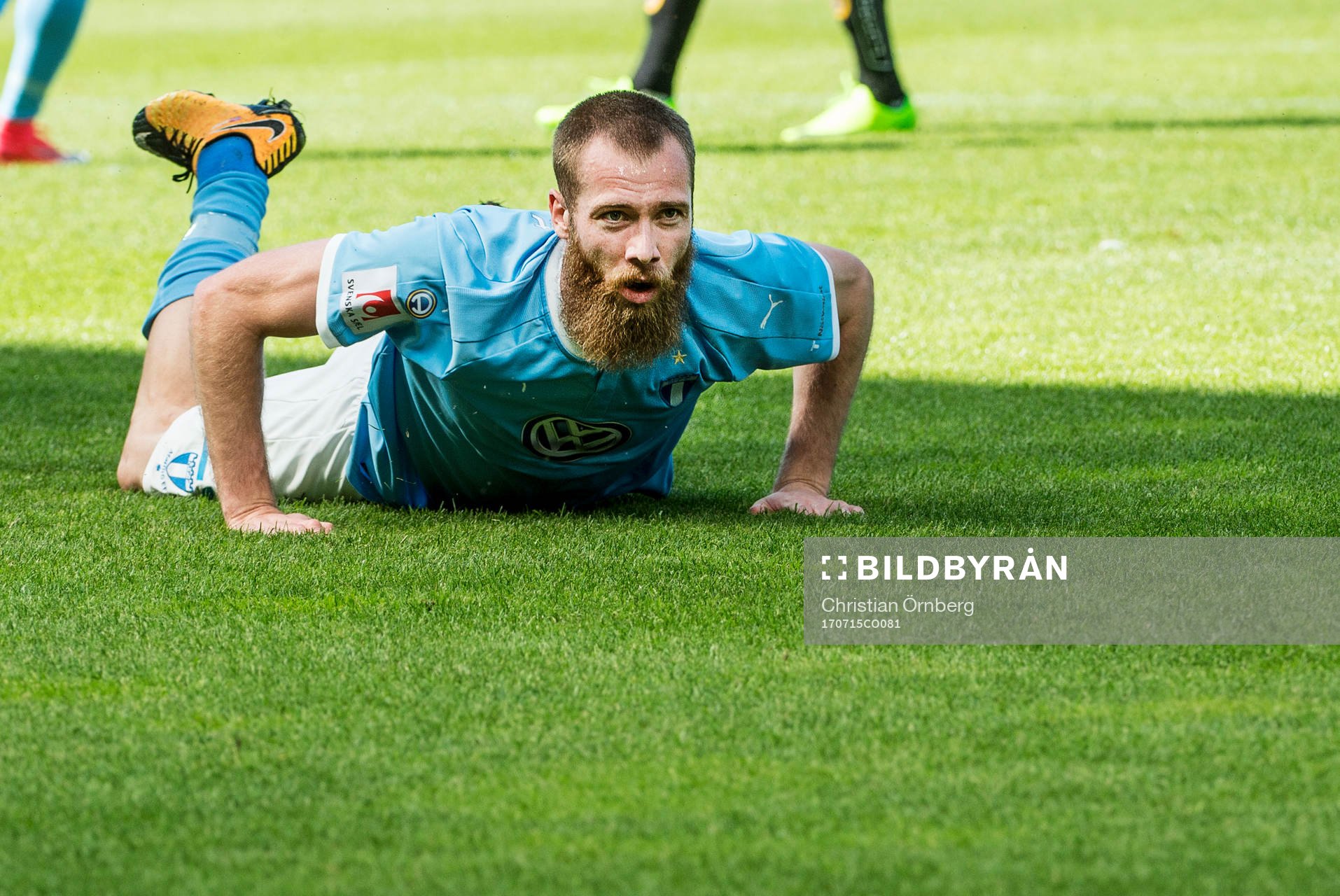Malmö FFs Jo Inge Berget liggandes på gräset