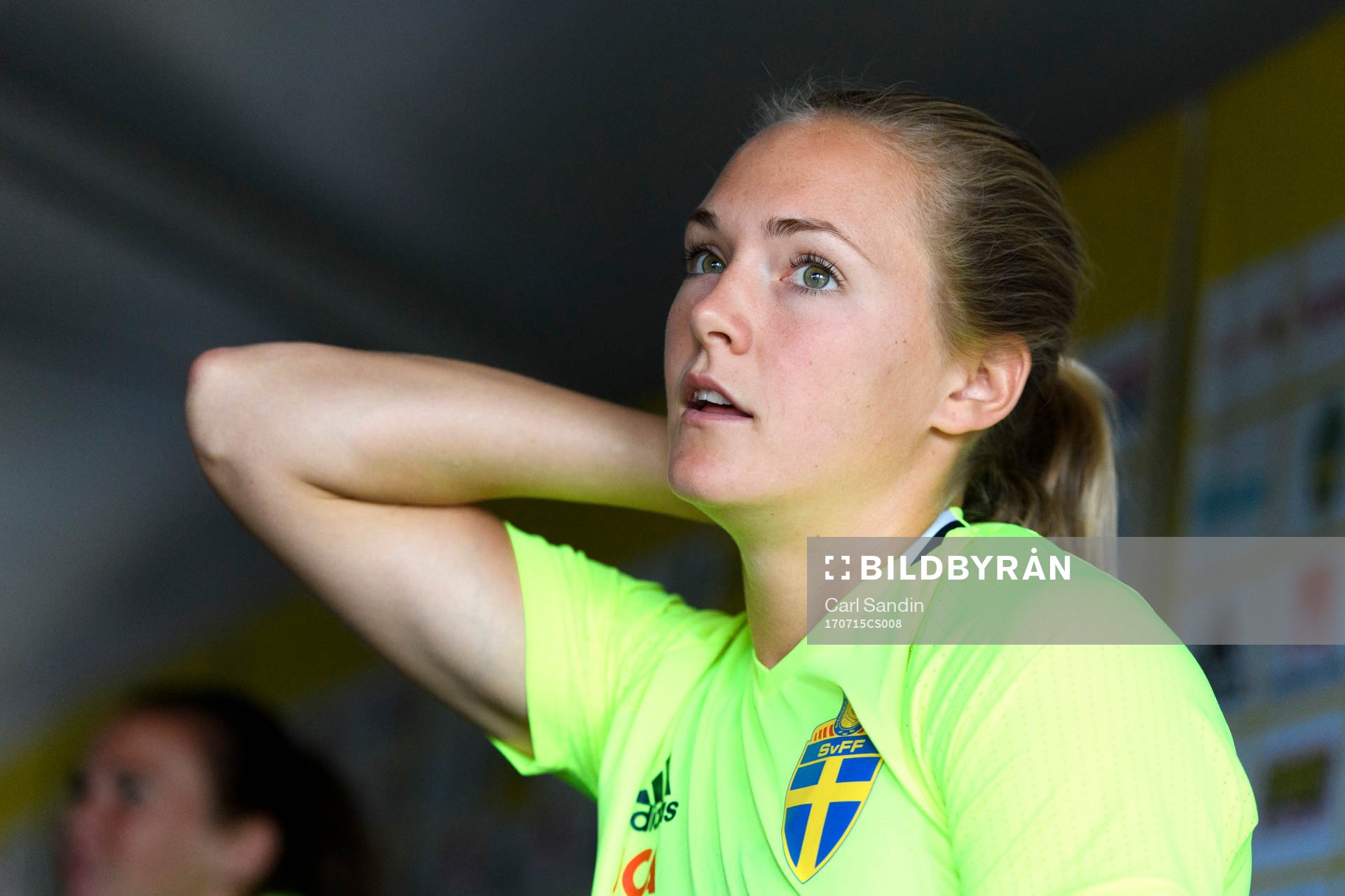 Magdalena Eriksson blir intervjuad innan en träning med