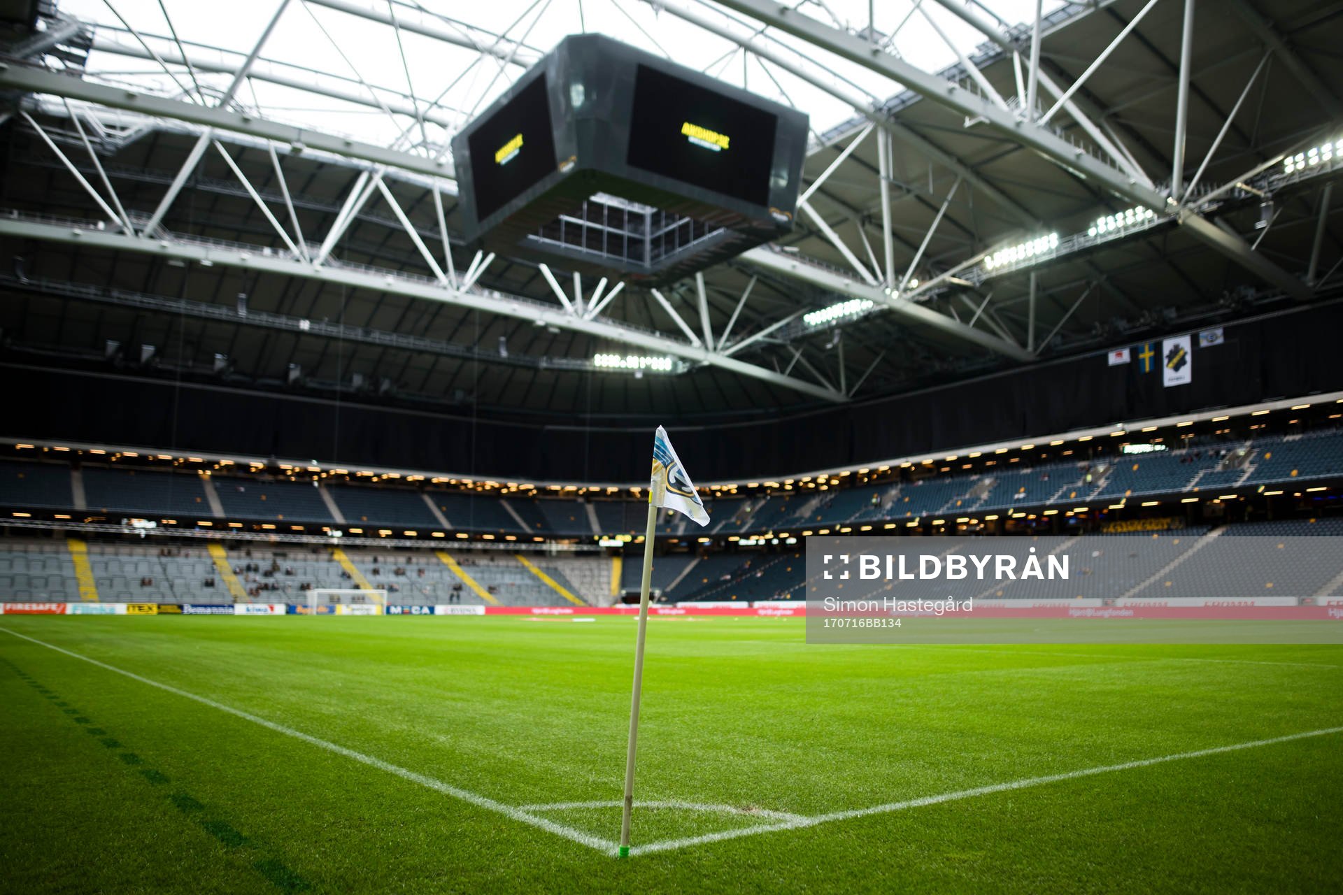 Hörnflagga före  fotbollsmatchen i Allsvenskan mellan AIK