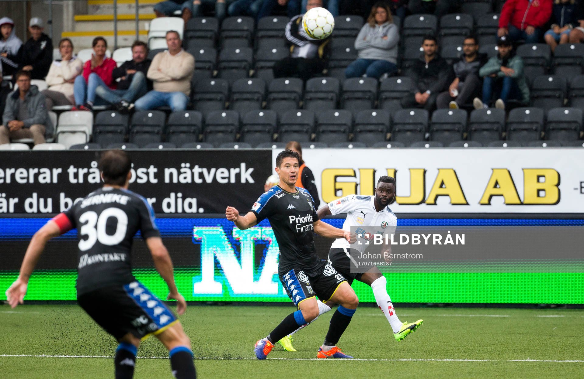 IFK Göteborgs David Boo Wiklander och Örebros Maic Sema