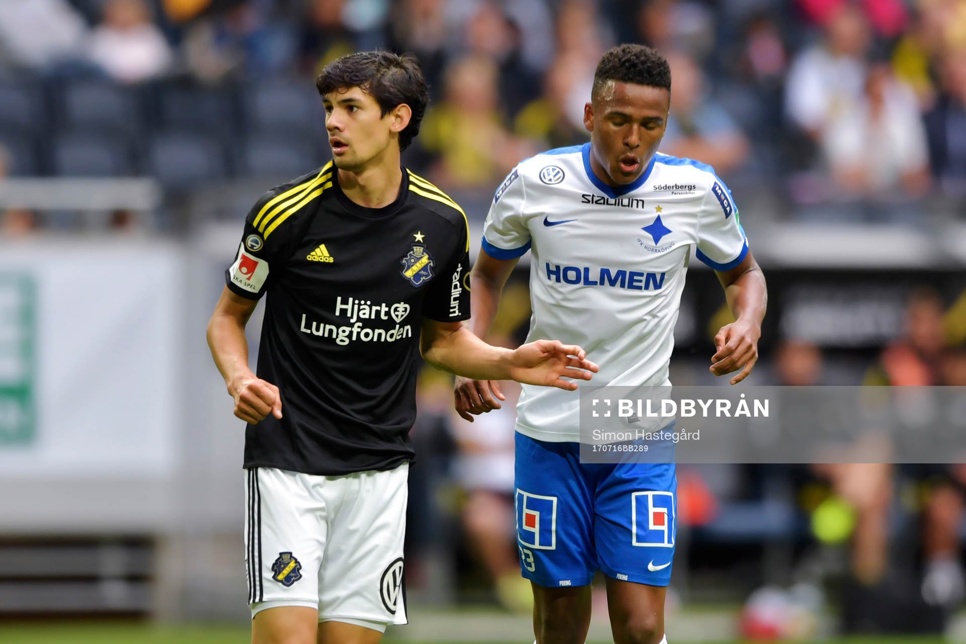 s Jesper Nyholm och Norrköpings Niclas Eliasson som deppar