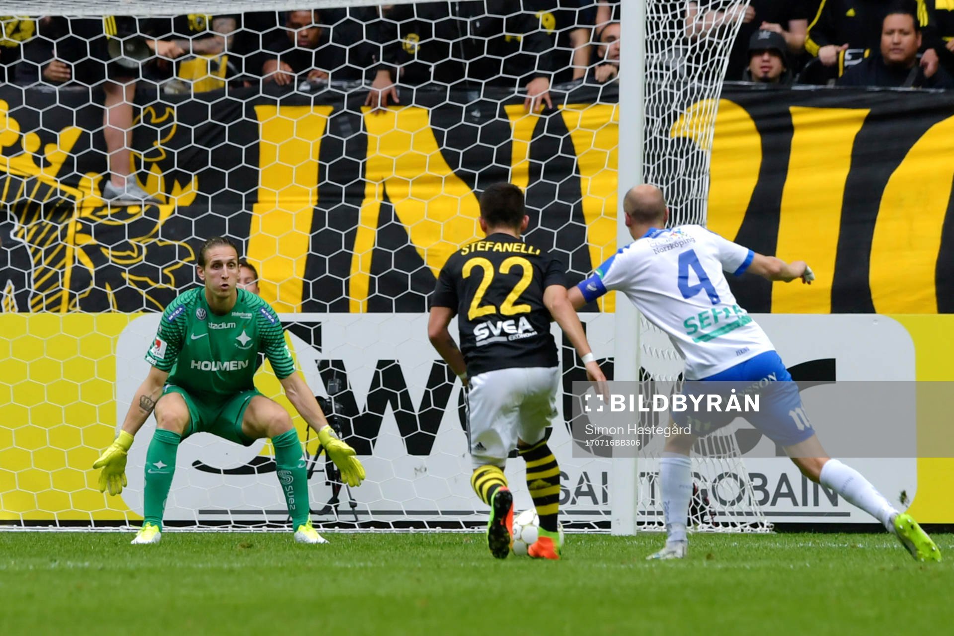 s Nicolas Marcelo Stefanelli med en målchans mot