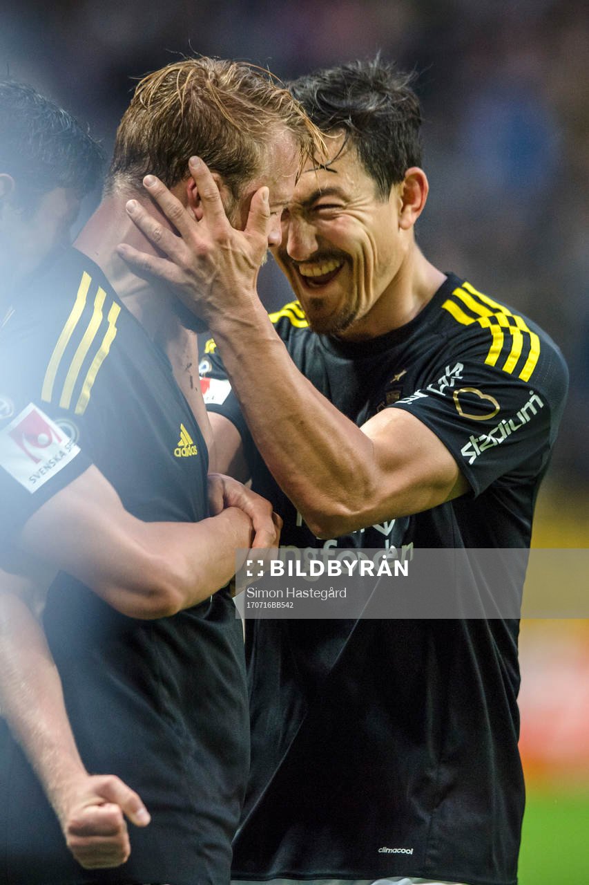 s Daniel Sundgren och Stefan Ishizaki  jublar