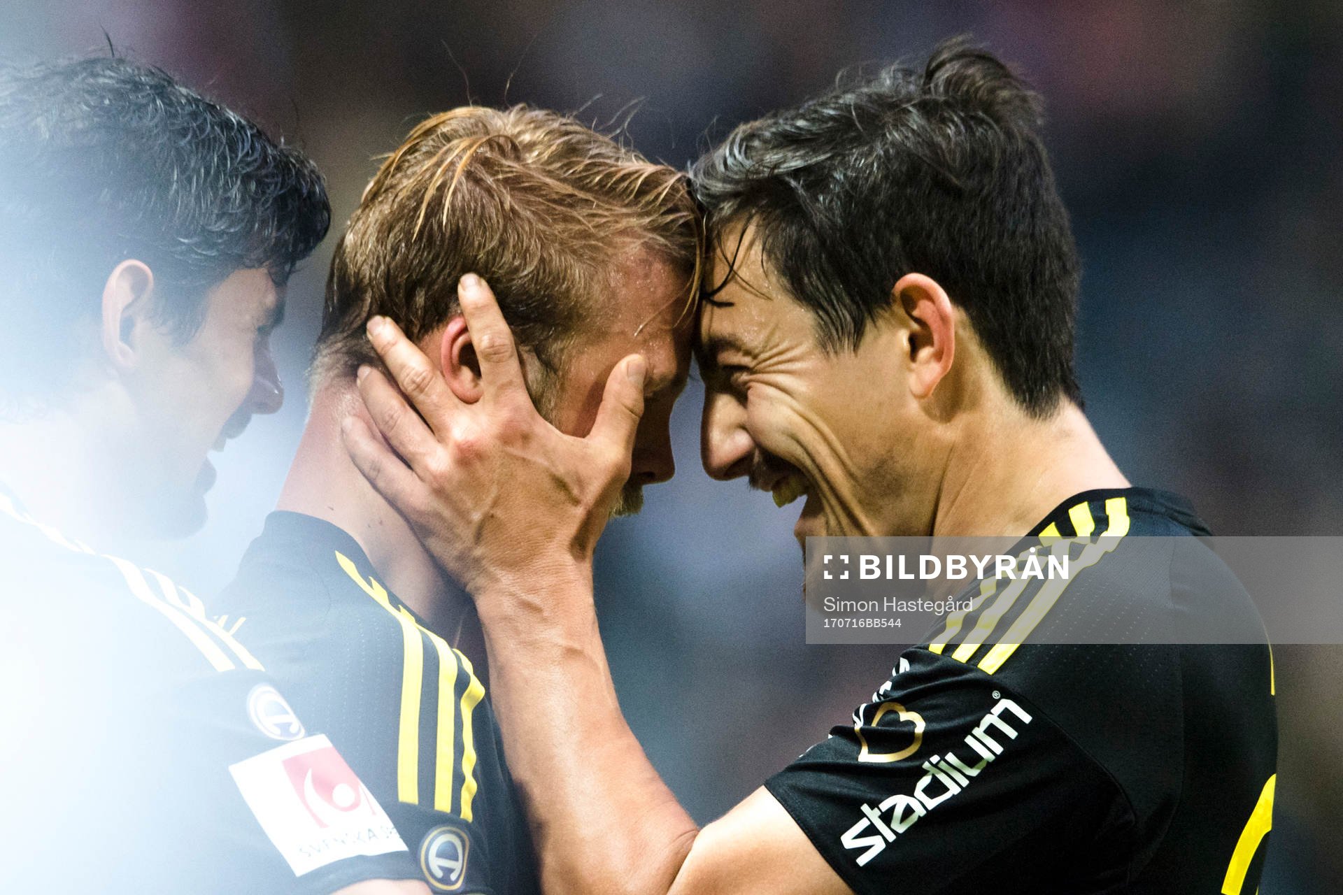 s Daniel Sundgren och Stefan Ishizaki  jublar