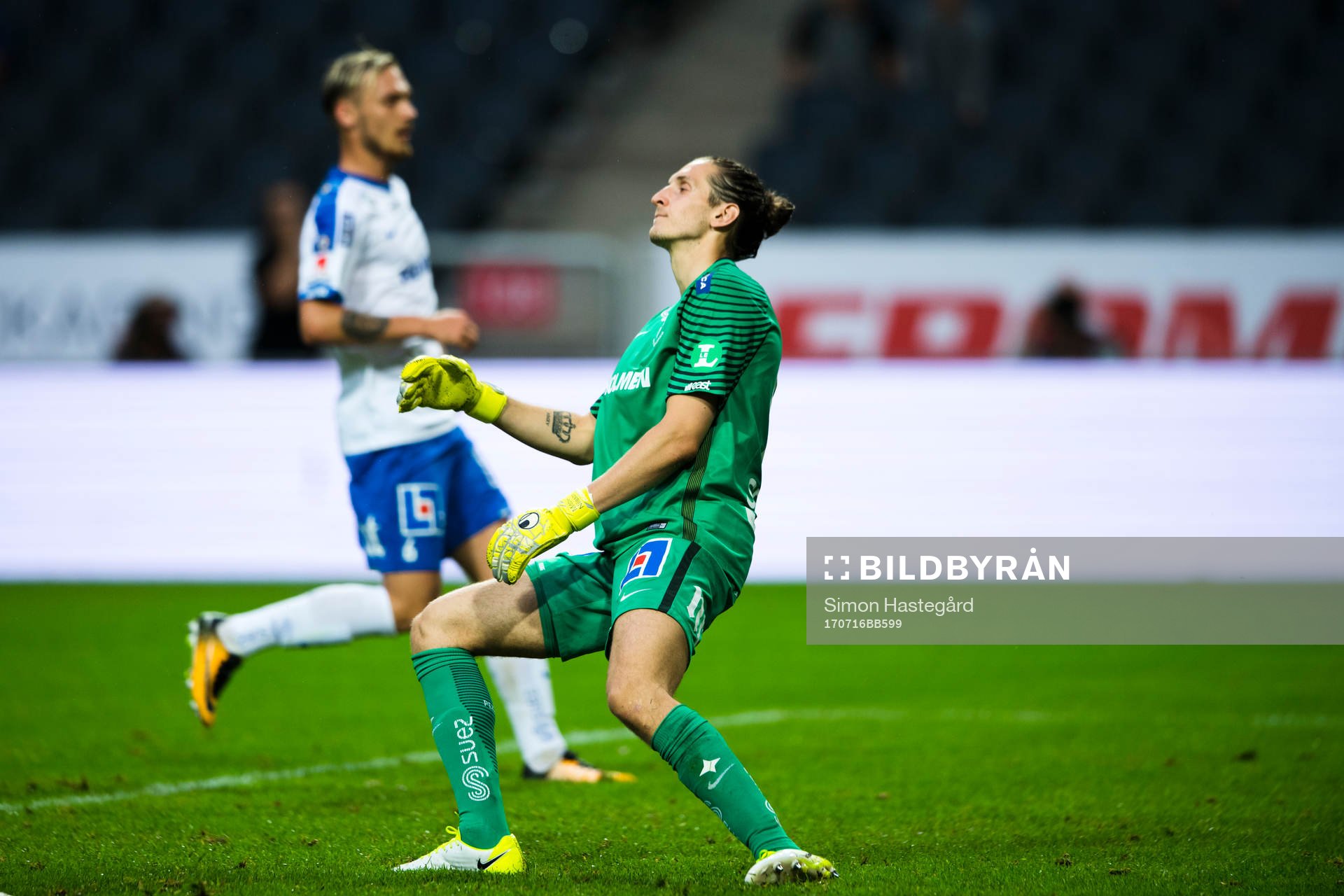 s ledningsmål 1-0 genom självmål