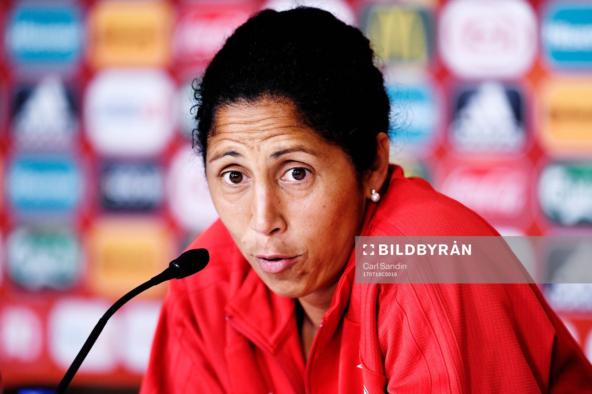 Förbundskapten Steffi Jones under en presskonferens med Tyskland inför fotbolls-EM den 16 juli 2017 i Breda.