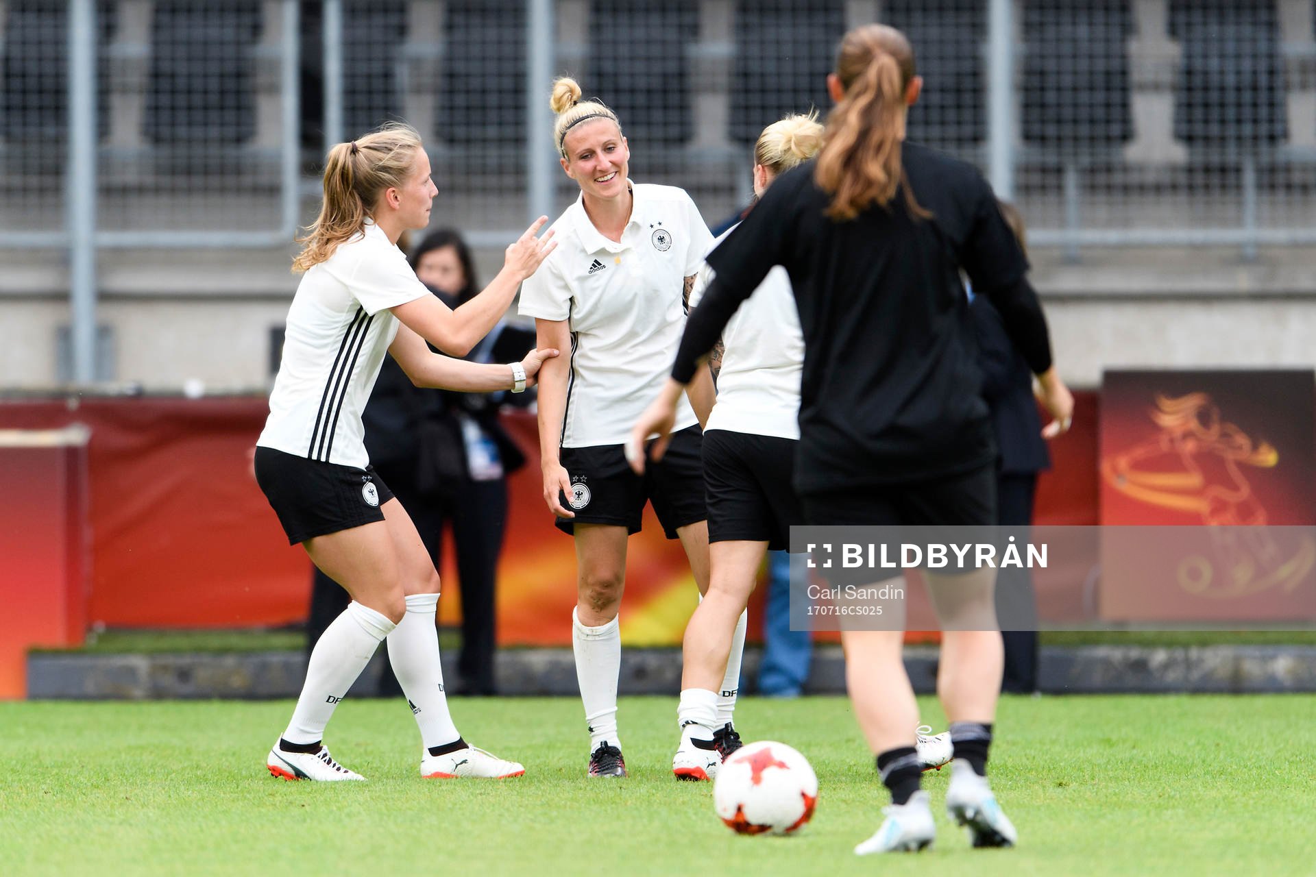 Anja Mittag under en träning med Tyskland inför fotbolls-EM den 16 juli 2017 i Breda.