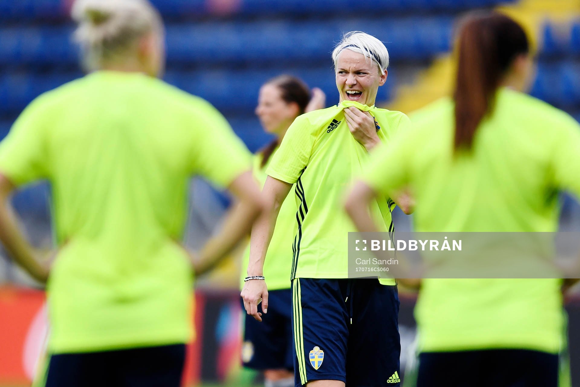 Nilla Fischer under en träning med Sverige inför fotbolls-EM den 16 juli 2017 i Breda.