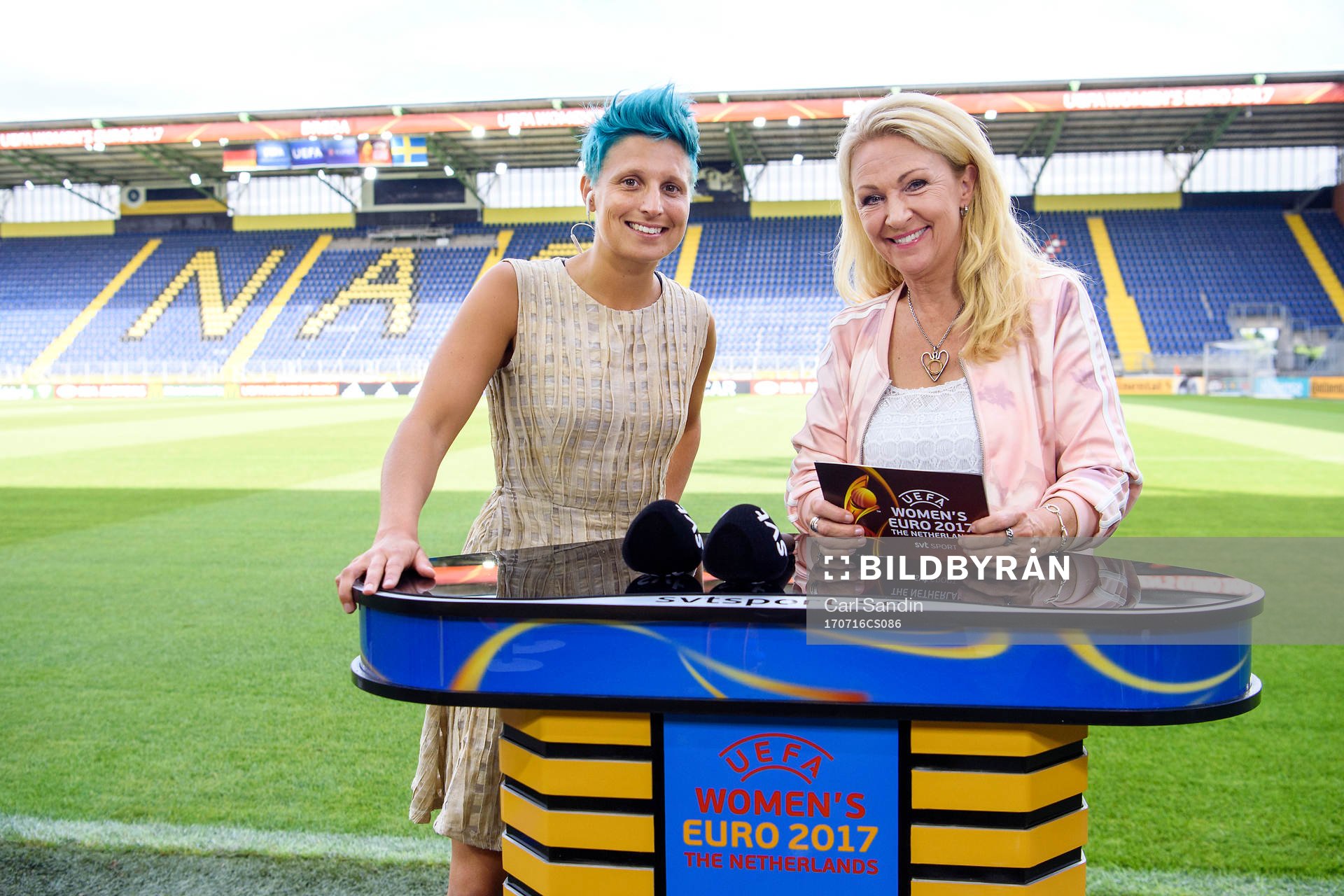 Lisa Ek och Jane Björck i SVT:s studio under en träning med Tyskland inför fotbolls-EM den 16 juli 2017 i Breda.