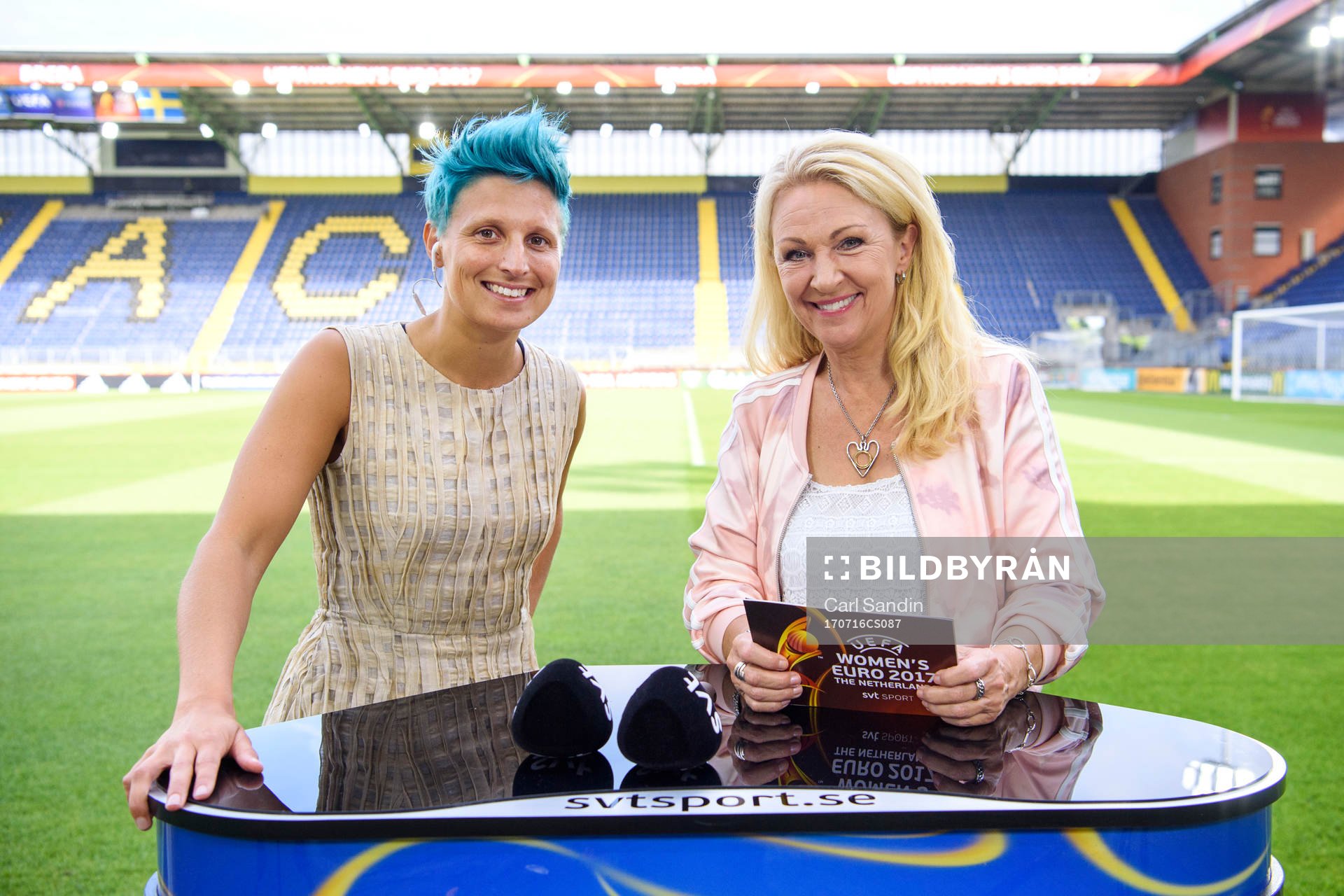 Lisa Ek och Jane Björck i SVT:s studio under en träning med Tyskland inför fotbolls-EM den 16 juli 2017 i Breda.