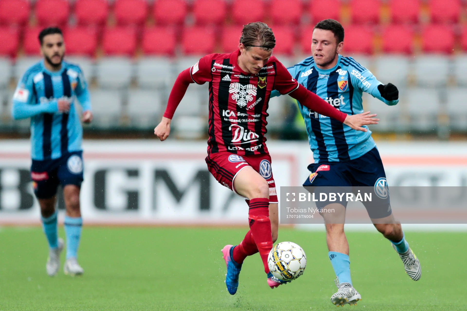 Östersunds Tim Björkström och Djurgårdens Kerim Mrabti