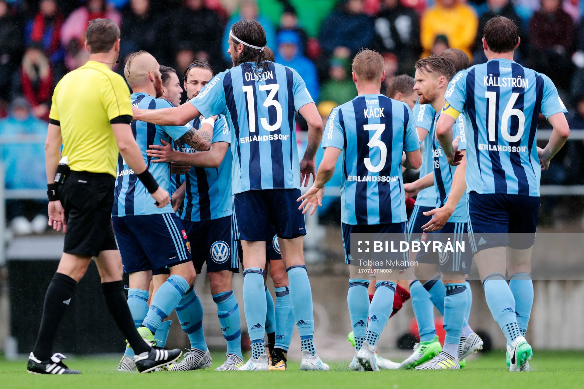 Djurgårdens Kevin Walker jublar med lagkamrater