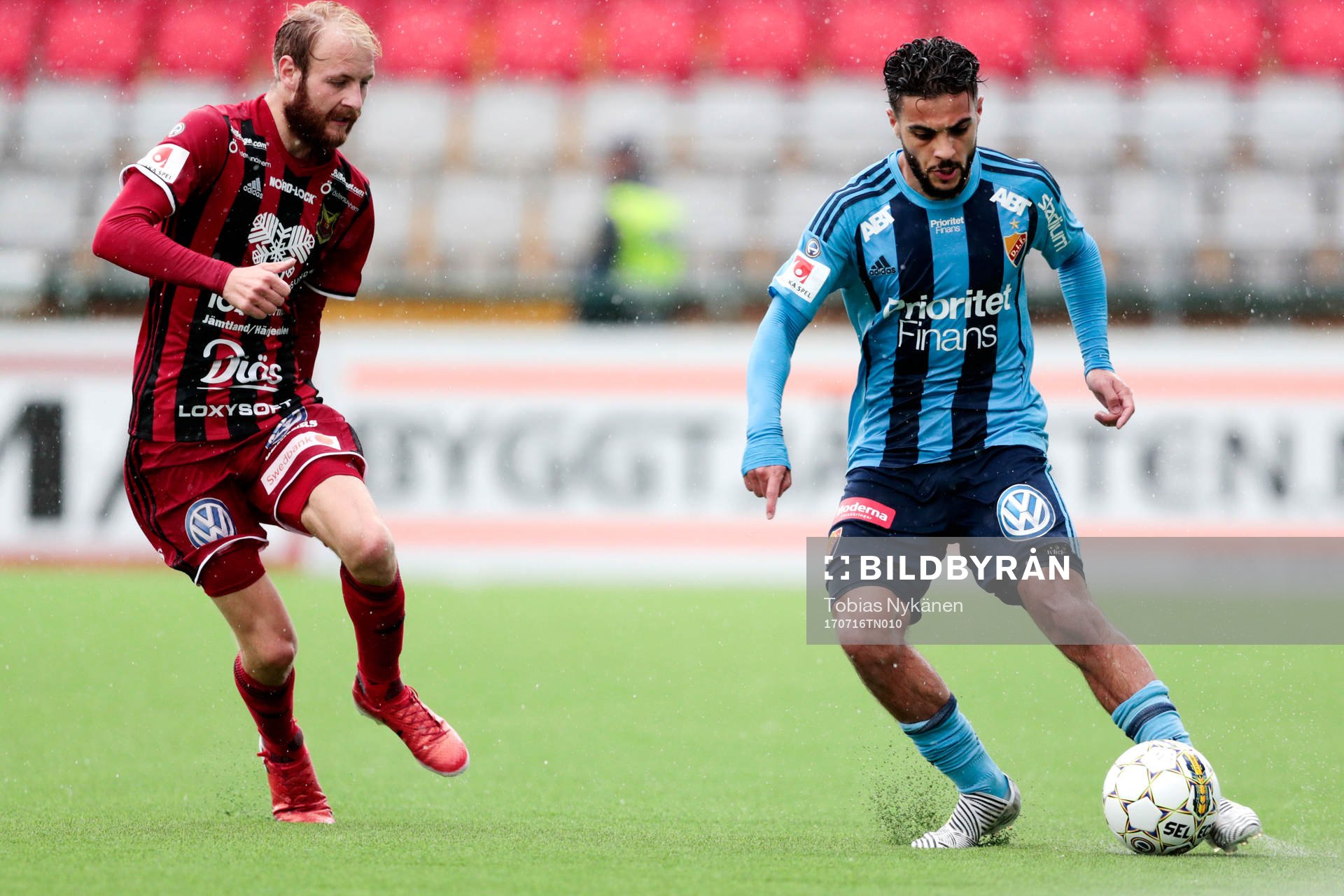 Östersunds Curtis Edwards och Djurgårdens Othman El Kabir