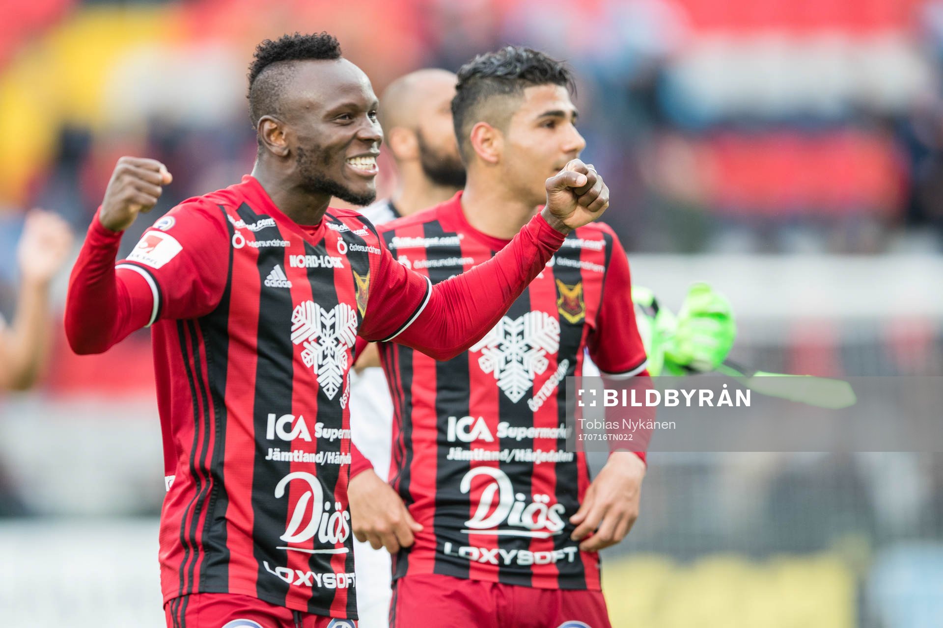 Östersunds Samuel Mensiro jublar