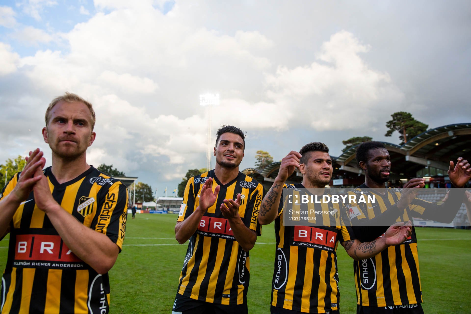 Häckens Kari Arkivuo, Ahmad Yasin och Paulinho jublar