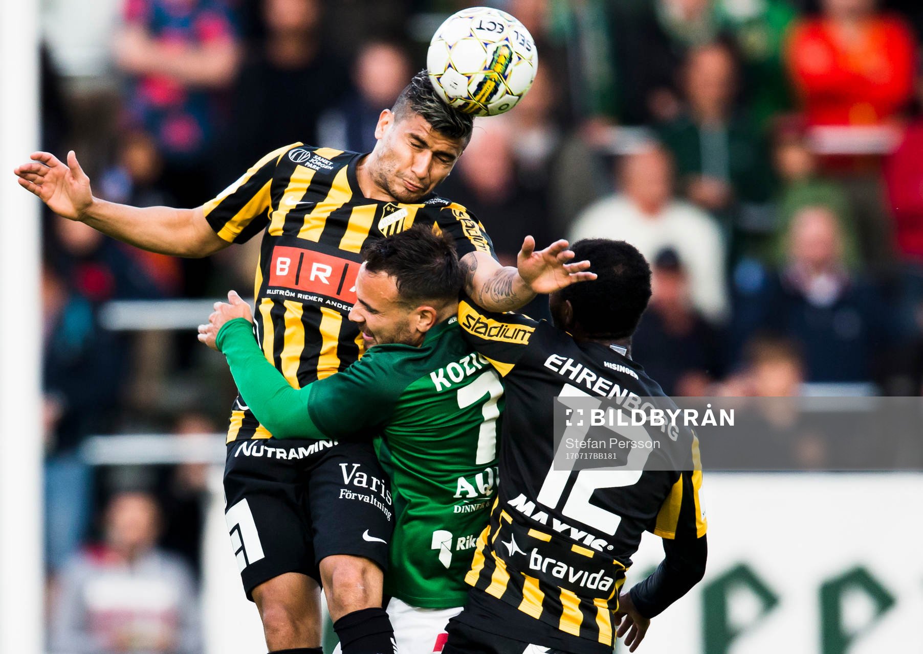 Häckens Paulinho och Mohammed Abubakari (h)