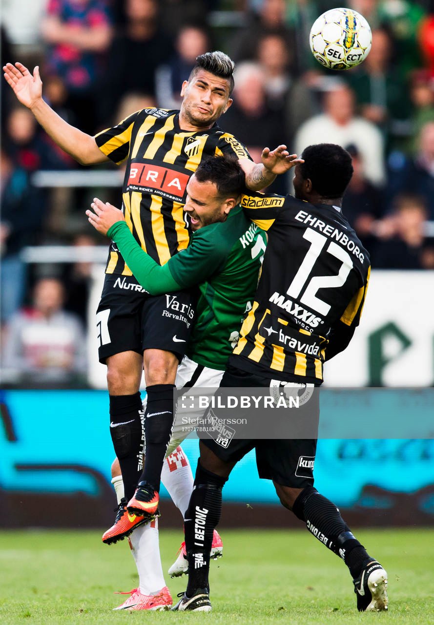 Häckens Paulinho och Mohammed Abubakari (h)