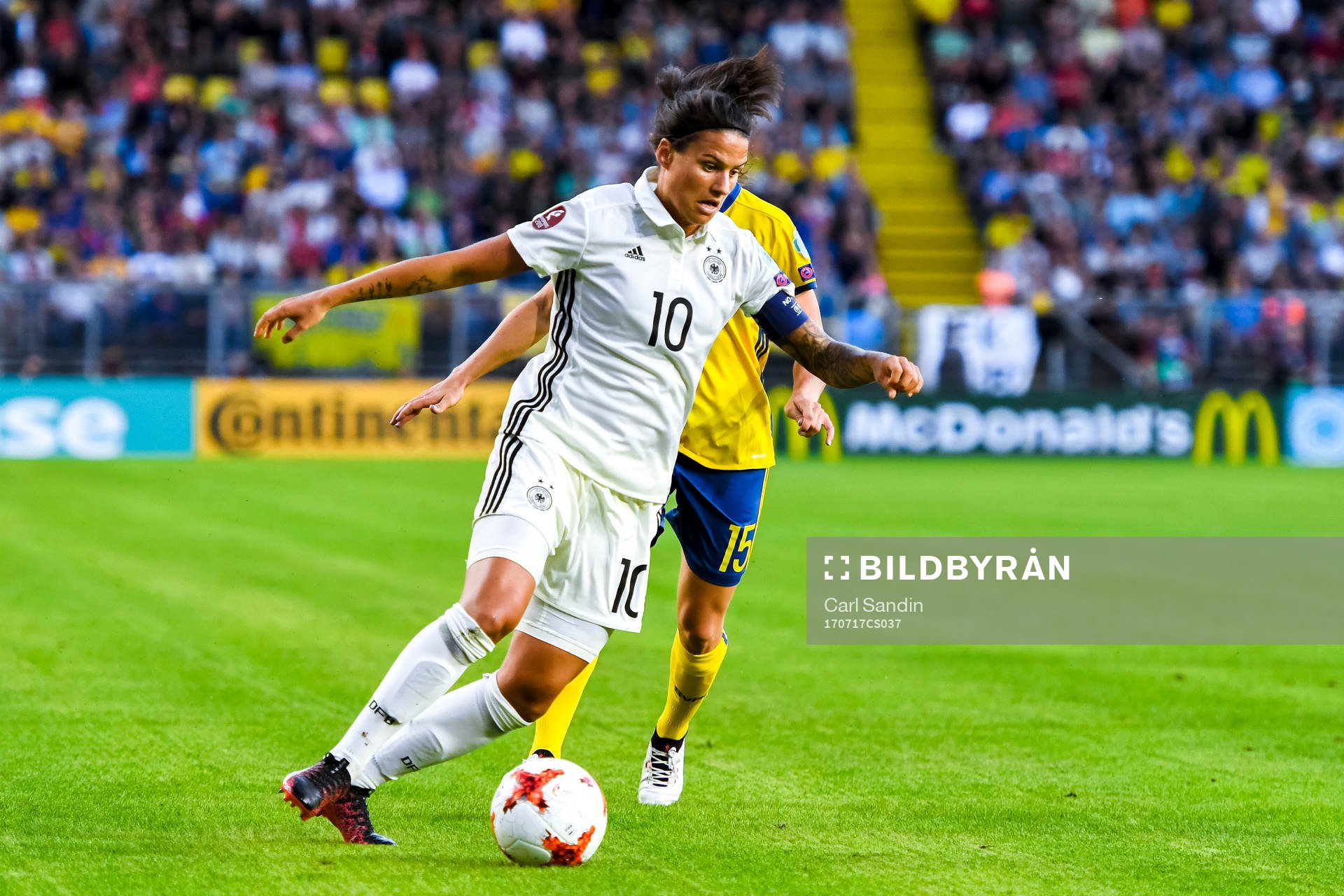 Tysklands Dzsenifer Marozsan i fotbollsmatchen mellan