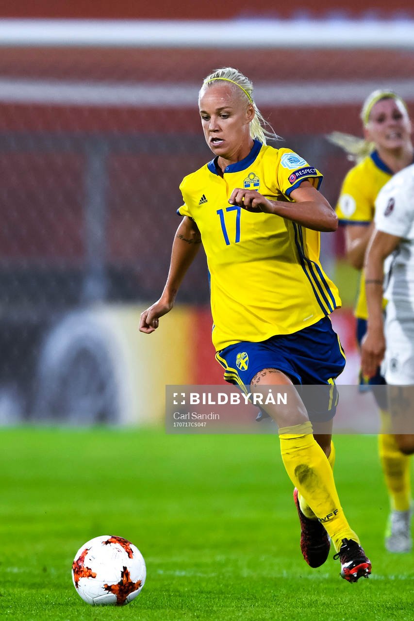 Sveriges Caroline Seger i fotbollsmatchen mellan Tyskland och Sverige under fotbolls-EM den 17 juli 2017 i Breda.