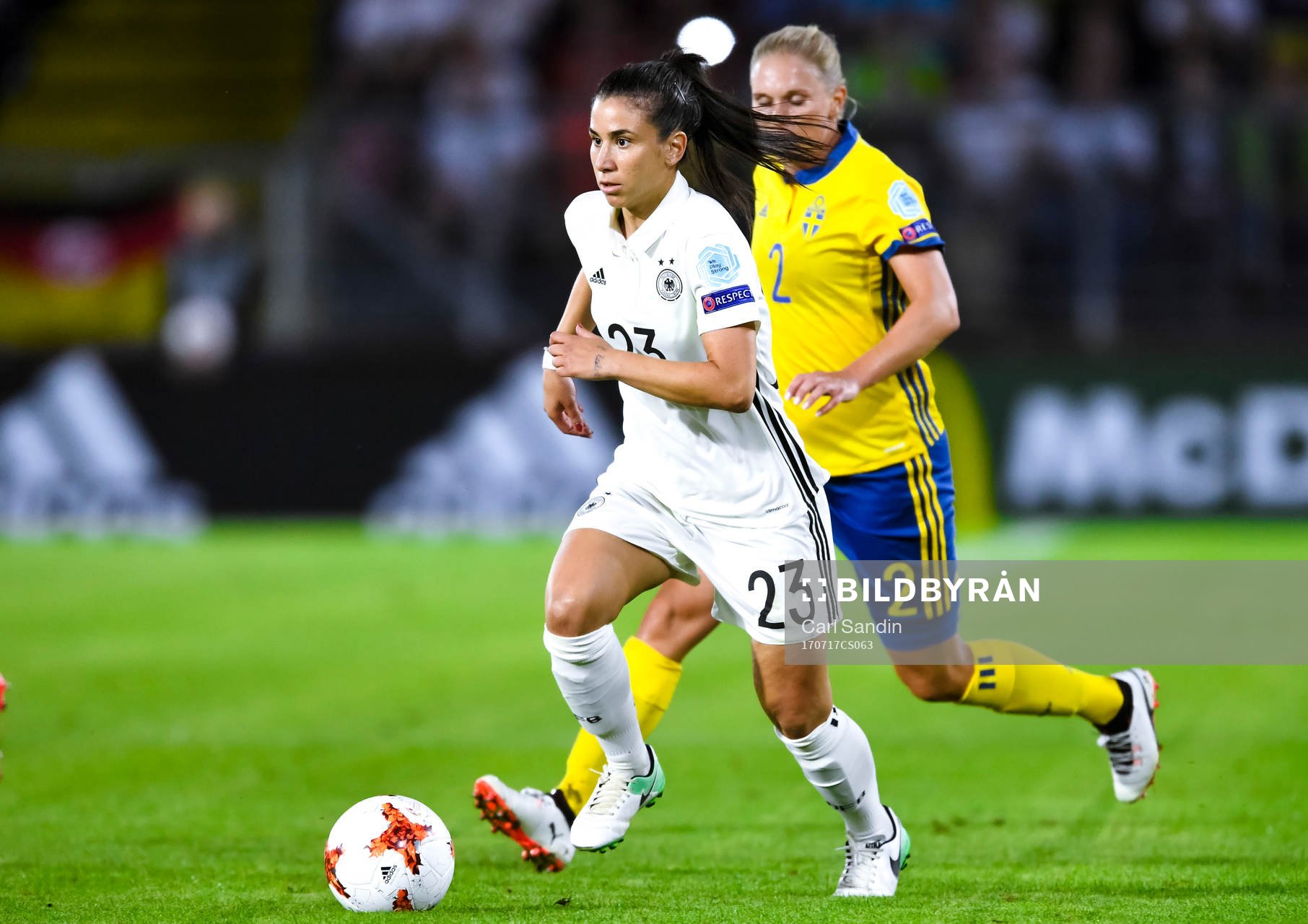 Tysklands Hasret Kayikci i fotbollsmatchen mellan Tyskland
