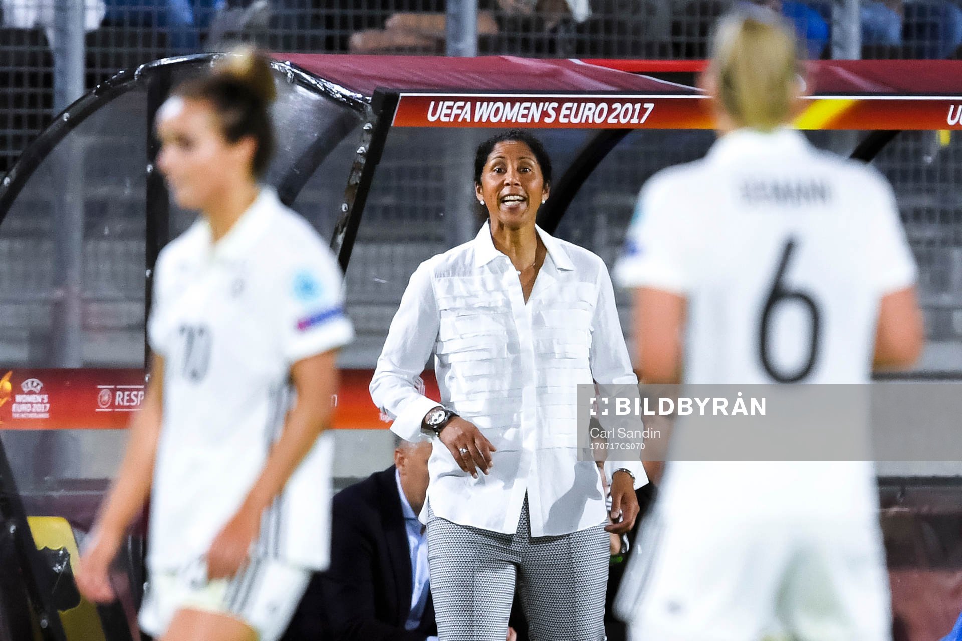 Tysklands förbundskapten Steffi Jones i fotbollsmatchen mellan Tyskland och Sverige under fotbolls-EM den 17 juli 2017 i Breda.