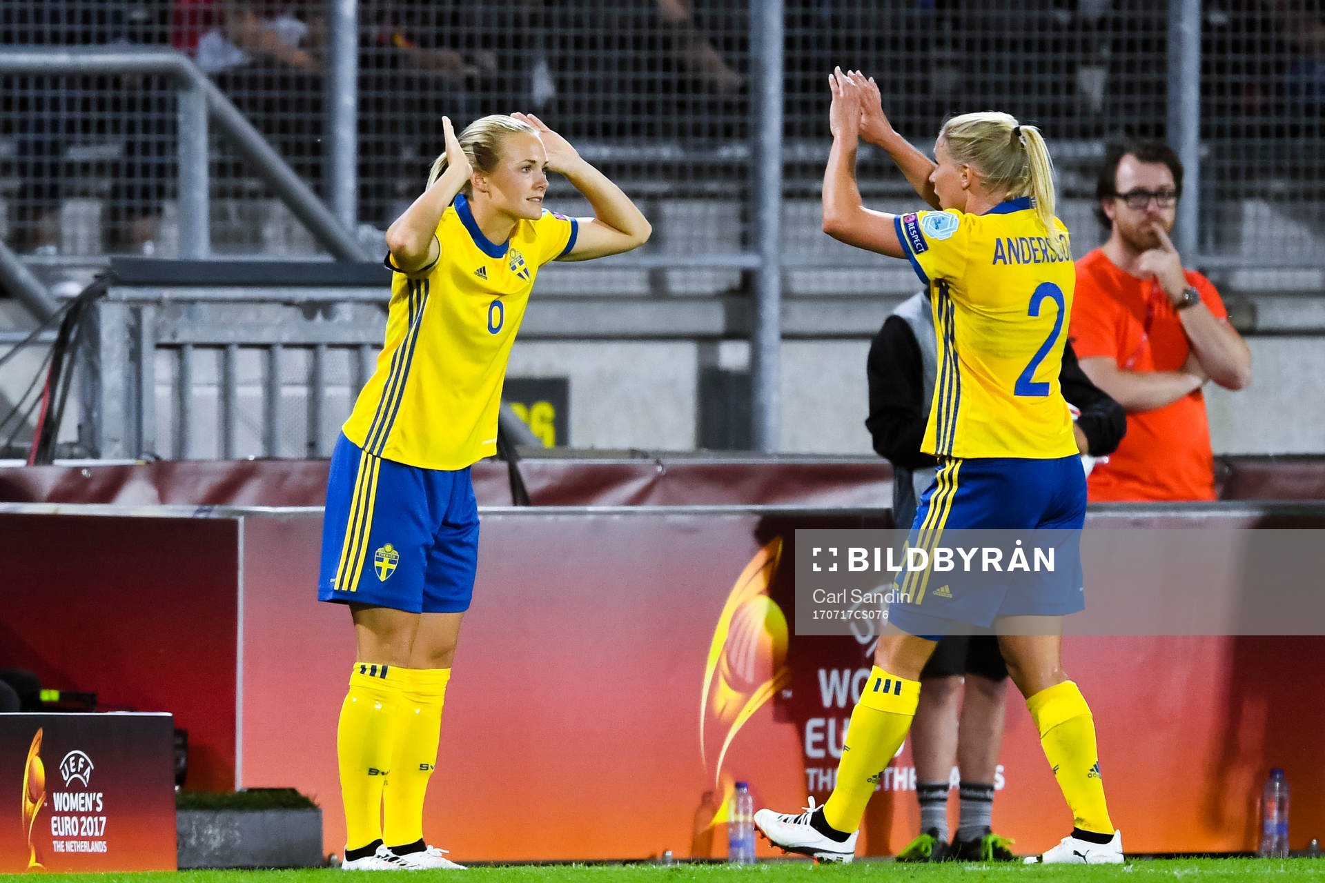 Byte mellan Sveriges Magdalena Eriksson och Jonna Andersson