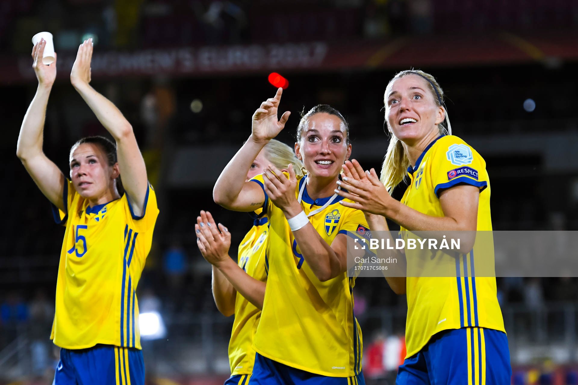 Sveriges Jessica Samuelsson , Kosovare Asllani och Linda